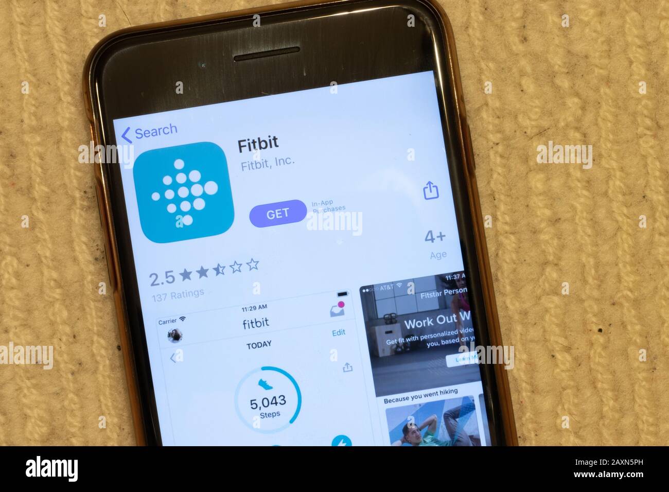 Fitbit app hi-res stock photography and images - Alamy