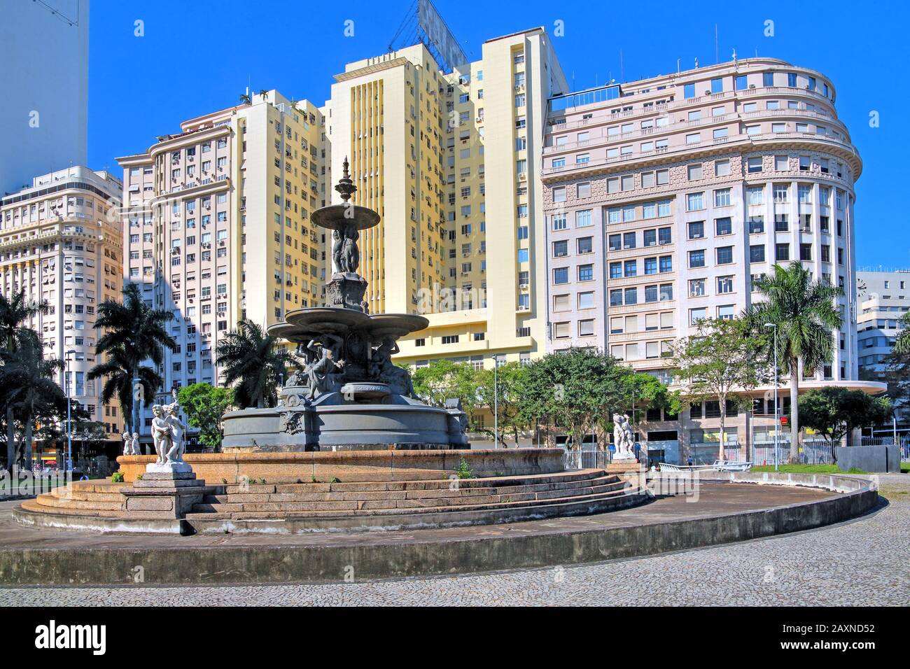 Praca Mahatma Gandhi with well and high rises in the centre, centre of ...