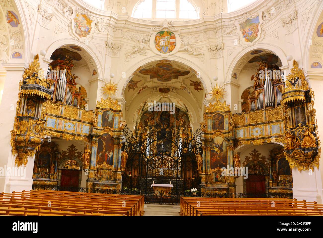 Im Innenraum der Klosterkirche von Kloster Muri in der Schweiz Stock Photo