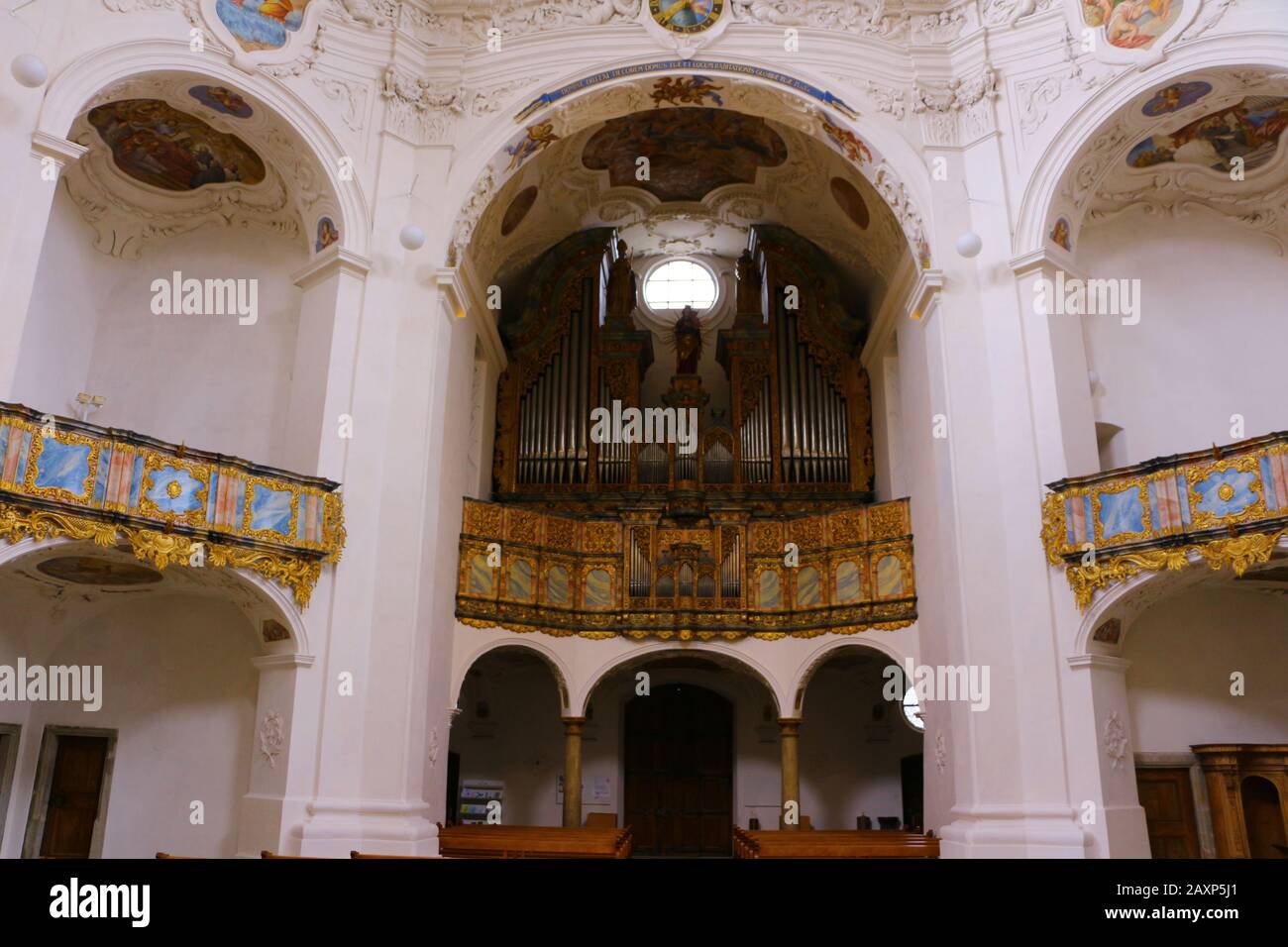 Im Innenraum der Klosterkirche von Kloster Muri in der Schweiz Stock Photo