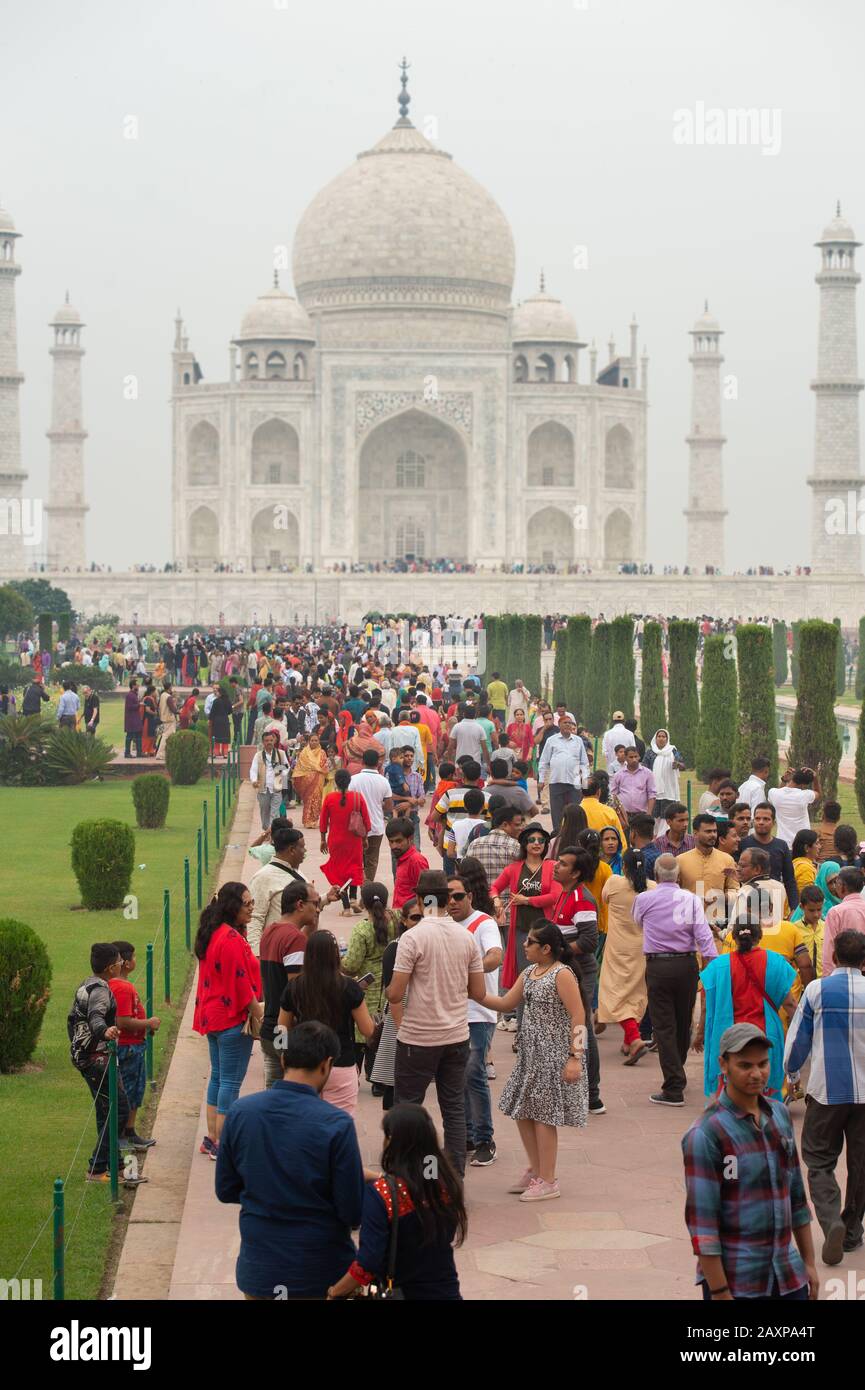 Visitors and tourist crowd the grounds of the TAJ MAHAL in Agra, India ...