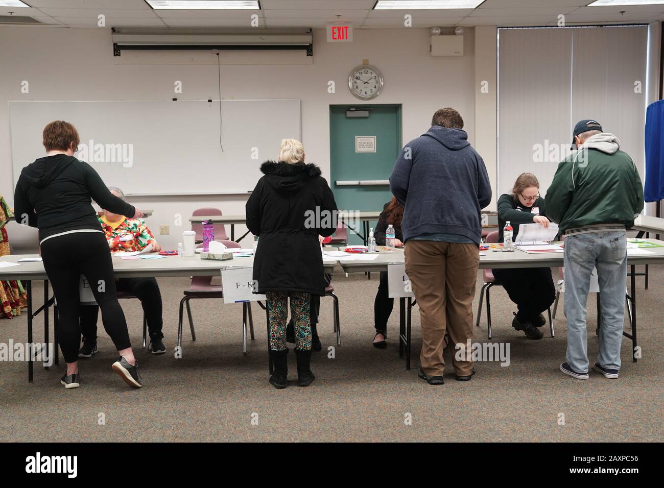 (200212) -- MANCHESTER (U.S.), Feb. 12, 2020 (Xinhua) -- Voters register at a polling station during the New Hampshire primary in Manchester, New Hampshire, the United States, on Feb. 11, 2020. The New Hampshire Democratic primary is in the national limelight as a tight race and two dropouts have defined the 'starting gun' voting. (Xinhua/Liu Jie) Stock Photo