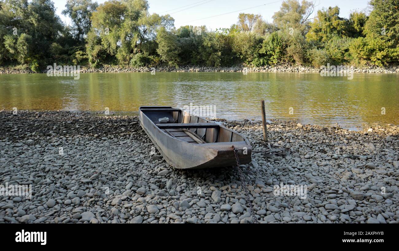 Old rowing boat on beach hi-res stock photography and images - Alamy