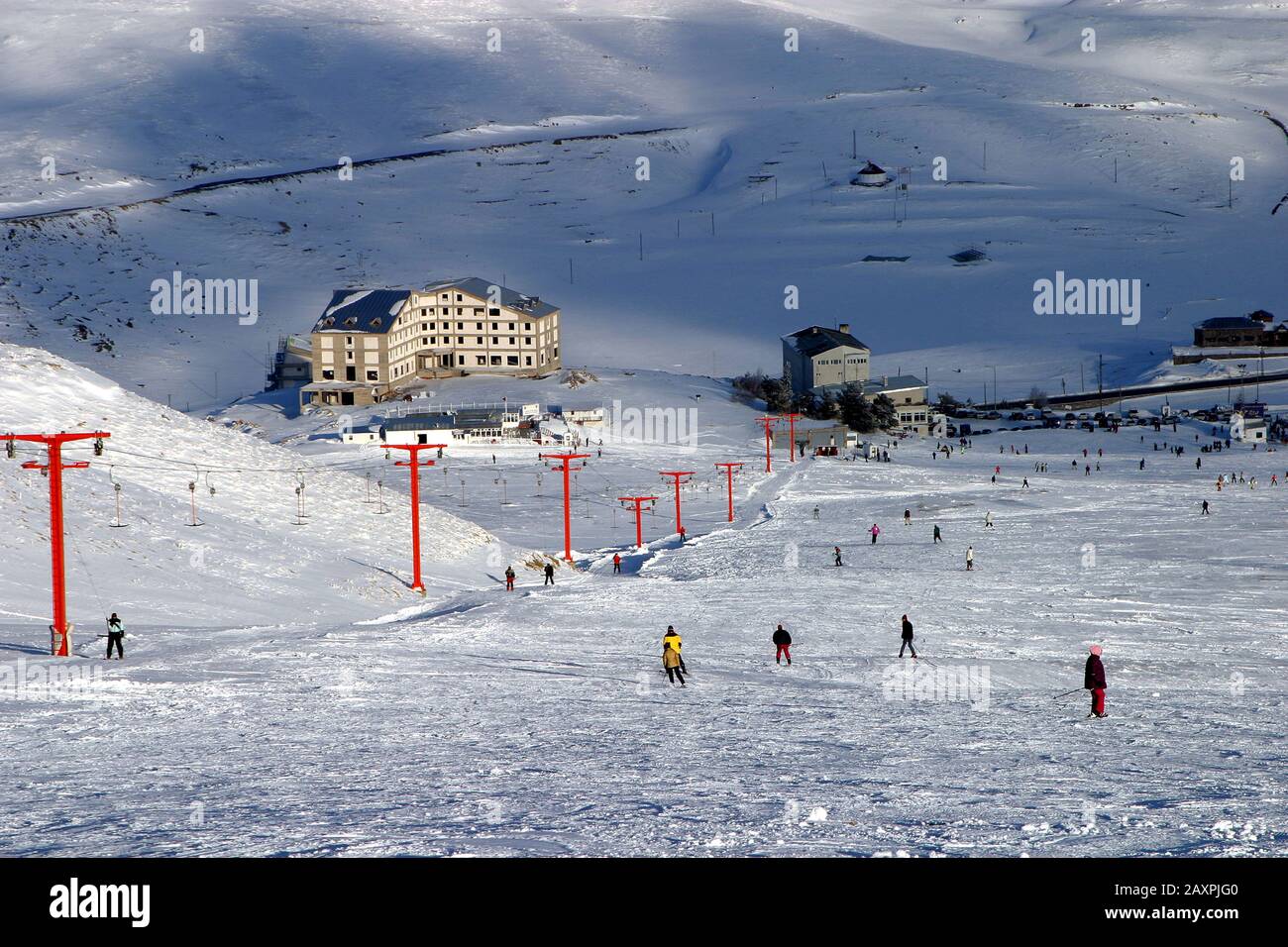 people skiing at mount erciyes ski area in kayseri turkey mount erciyes ski area is one of the longest slope in turkey stock photo alamy