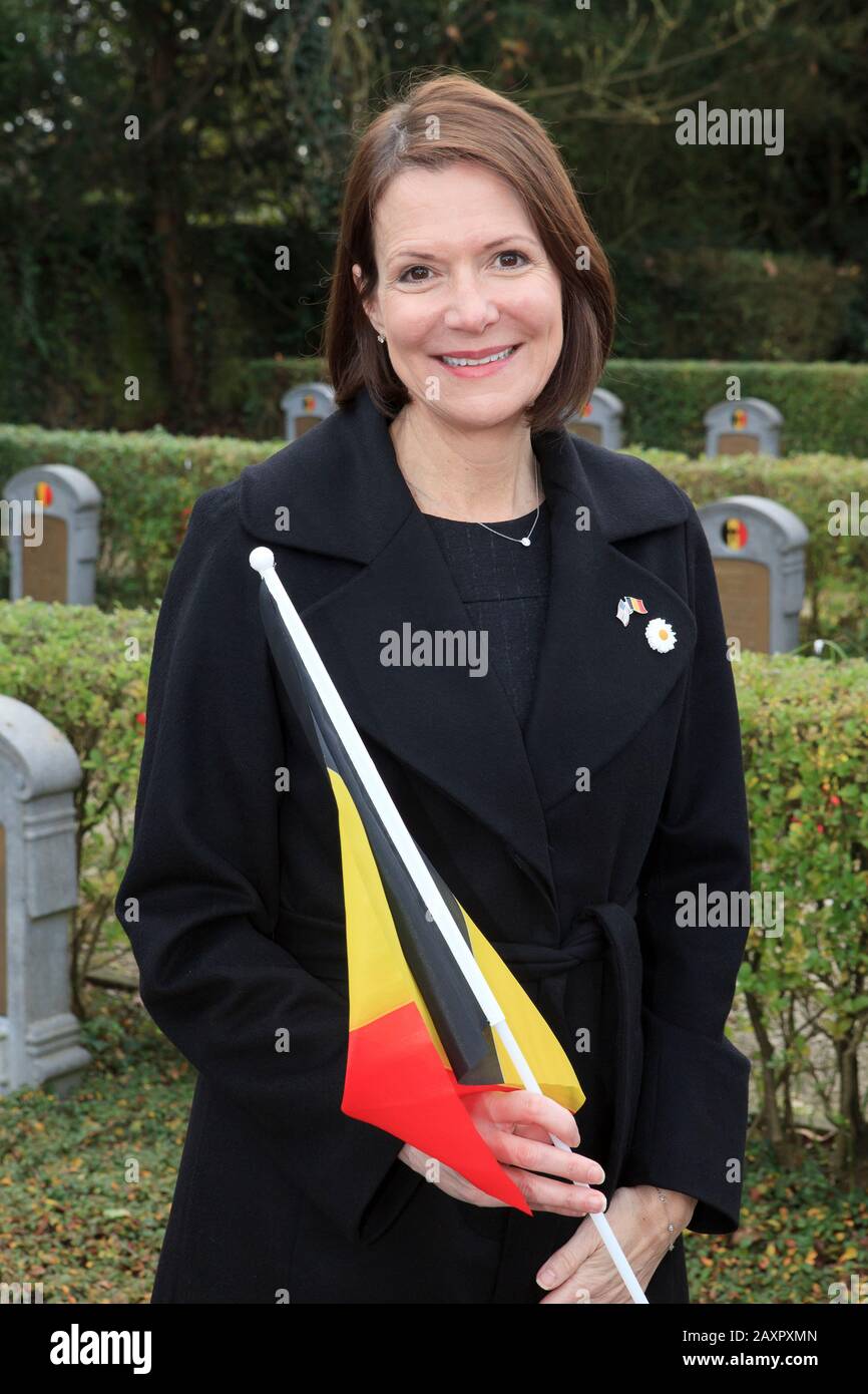 US Ambassador to Belgium Denise Bauer (1964-) honoring the Belgian soldiers that died during World War I at the military cemetery in Eppegem, Belgium Stock Photo