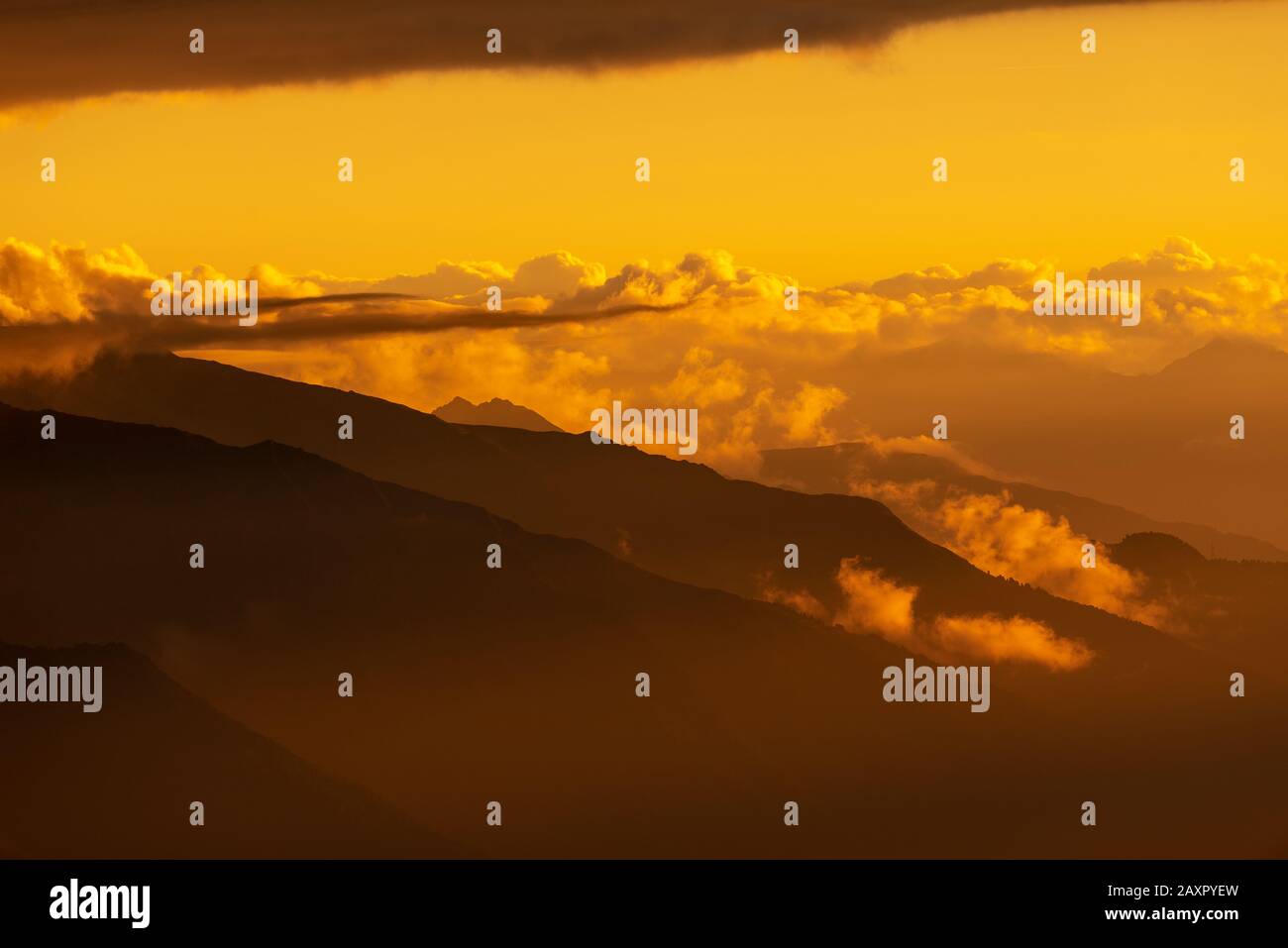 The Hohe Munde (2662m) of the Mieminger chain in Tyrol, photographed from Breitgrieskar in the Hinterau-Vomper chain in the evening light. Stock Photo