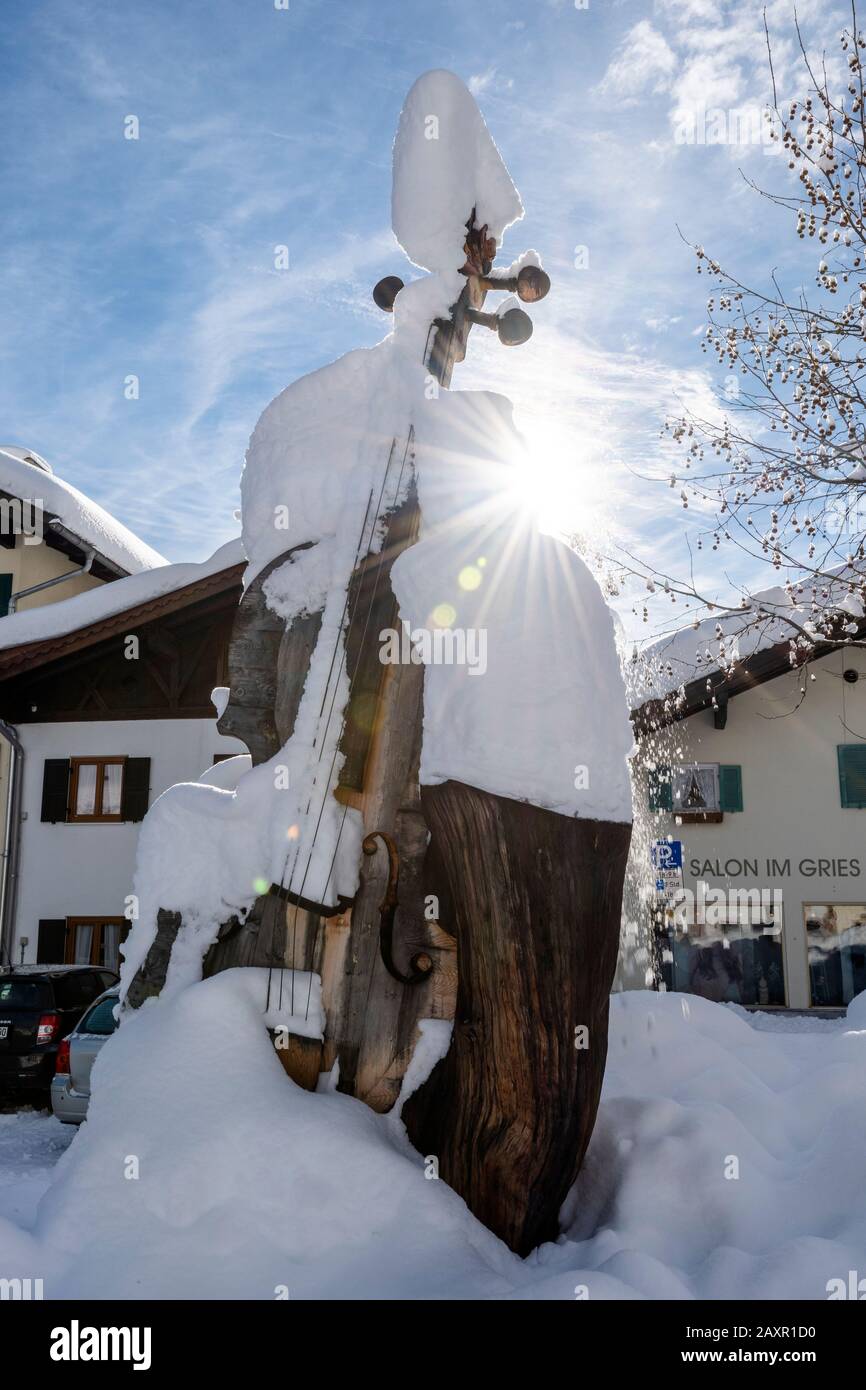 The violin in the Gries of Mittenwald, photographed in winter with snow and against the sun Stock Photo