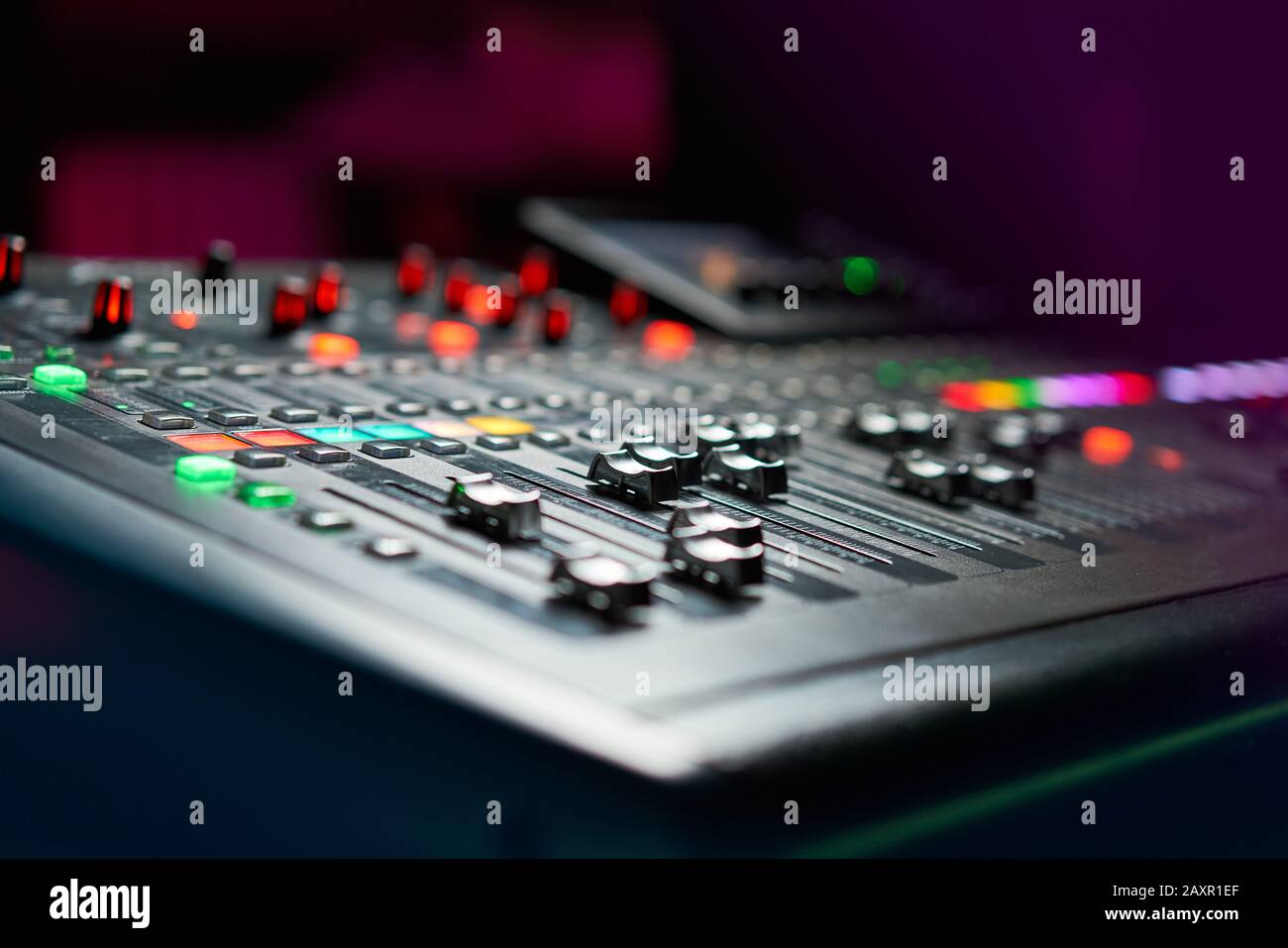 Person dance nightclub hi-res stock photography and images - Alamy