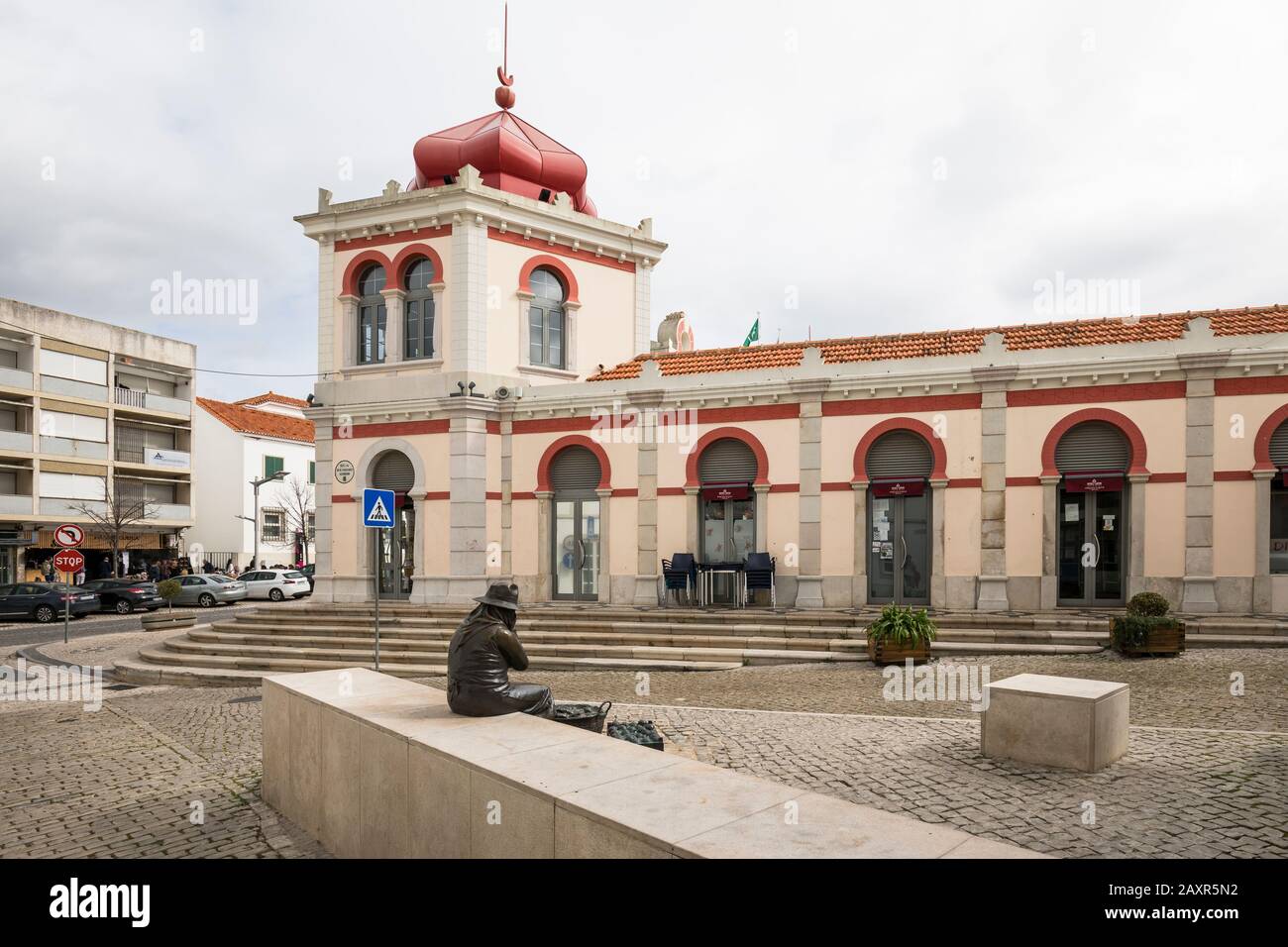 Sculpture of a market woman and covered market in the old town of Loule, Algarve, Faro district, Portugal Stock Photo