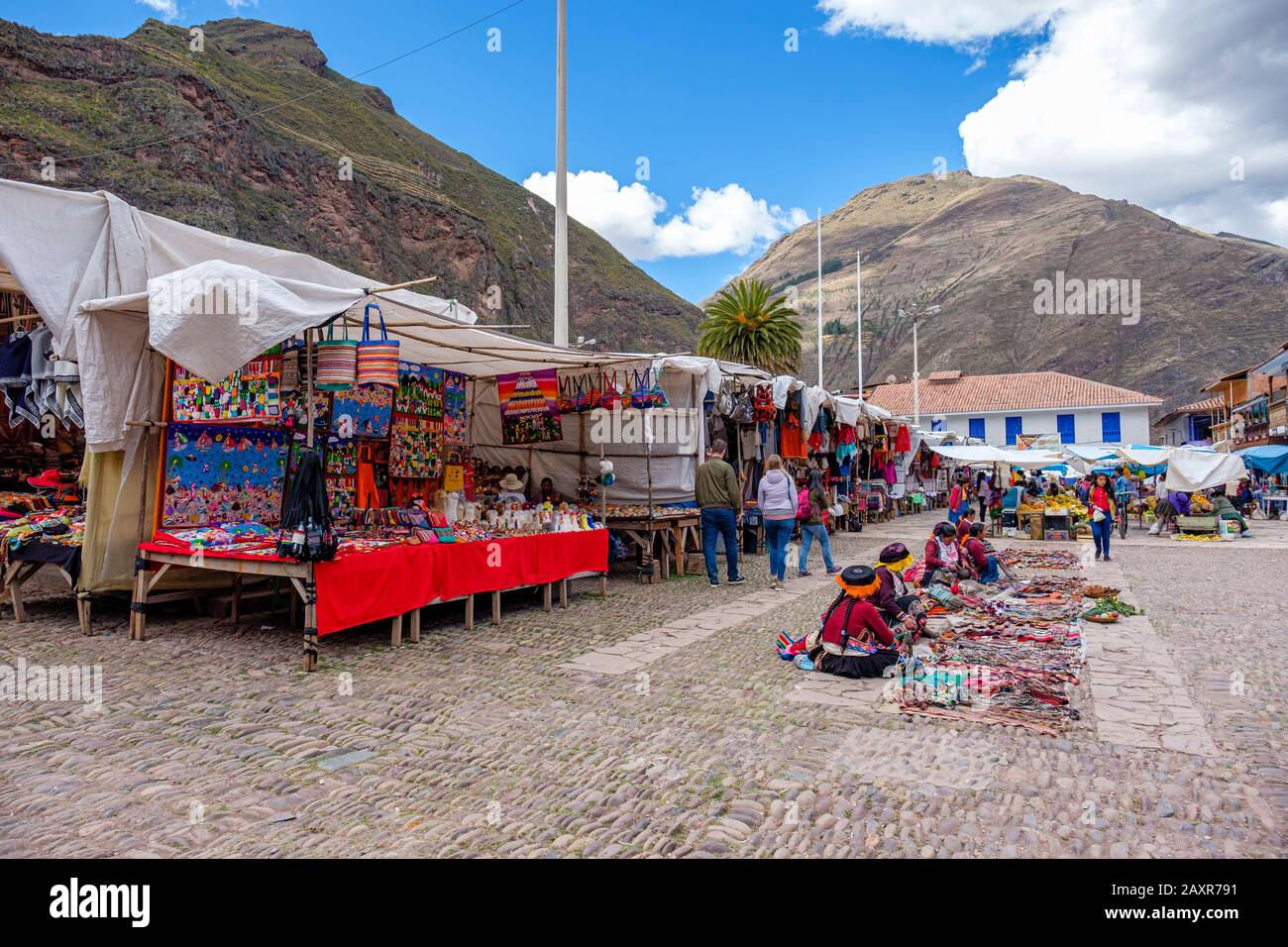 Peru market, Sunday market at town of Pisac, vendors, locals, tourists at the city of Pisac market, Peru Sacred Valley Peru Stock Photo