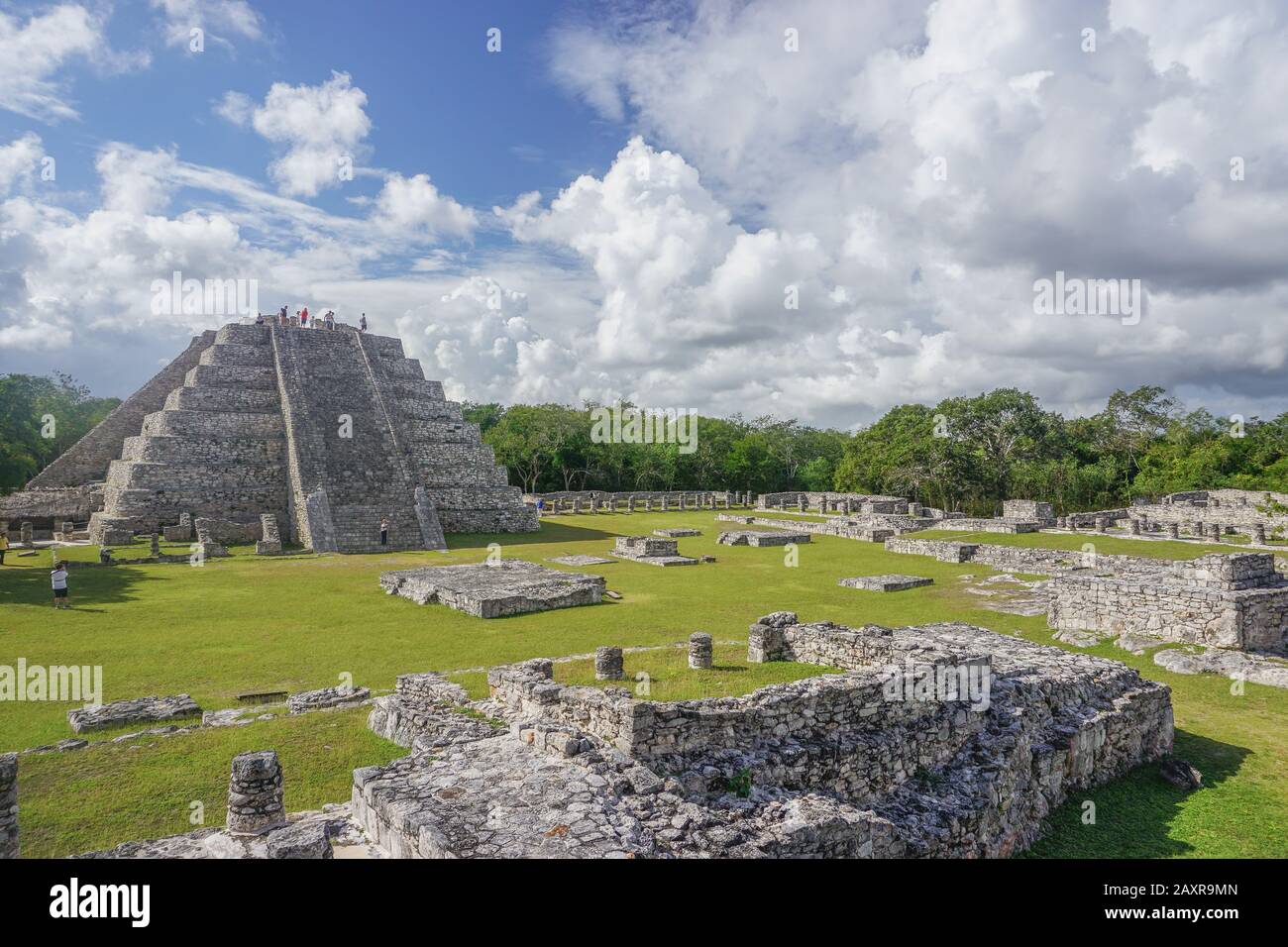 Mayapan, Mexico: Tourists visit the Mayan Temple of Kukulcan in Mayapan,  the capital of the Maya in the Yucatán from the 1220s until the 1440s Stock  Photo - Alamy, image size:1300x956