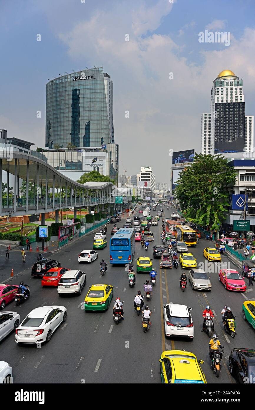 bangkok, thailand - 2020.01.17:  view onto road traffic at thanon ratchadamri ( ratchaprasong ) near central world shopping mall Stock Photo