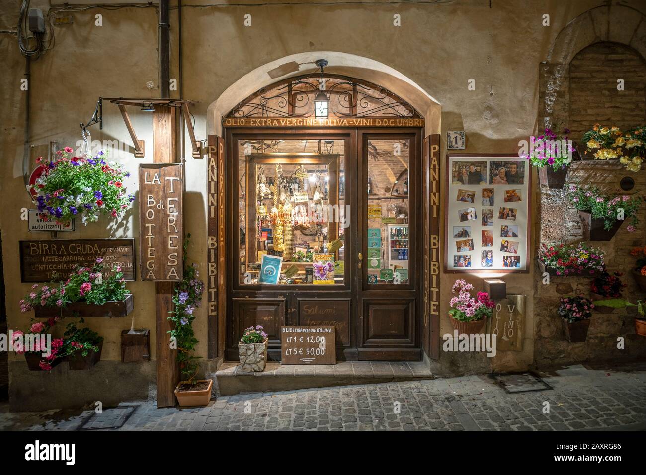 Old fashioned butcher shop hi-res stock photography and images - Alamy