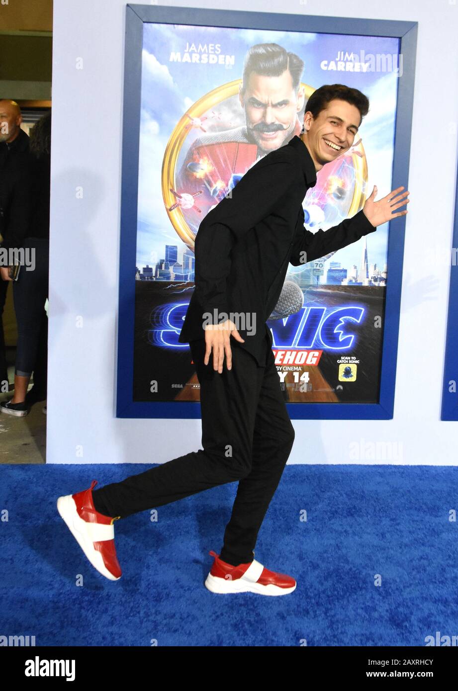 Sonic 3's Shadow Won't Be What Years of Edgy Memes Made Him Out to Be, image size:921x1390