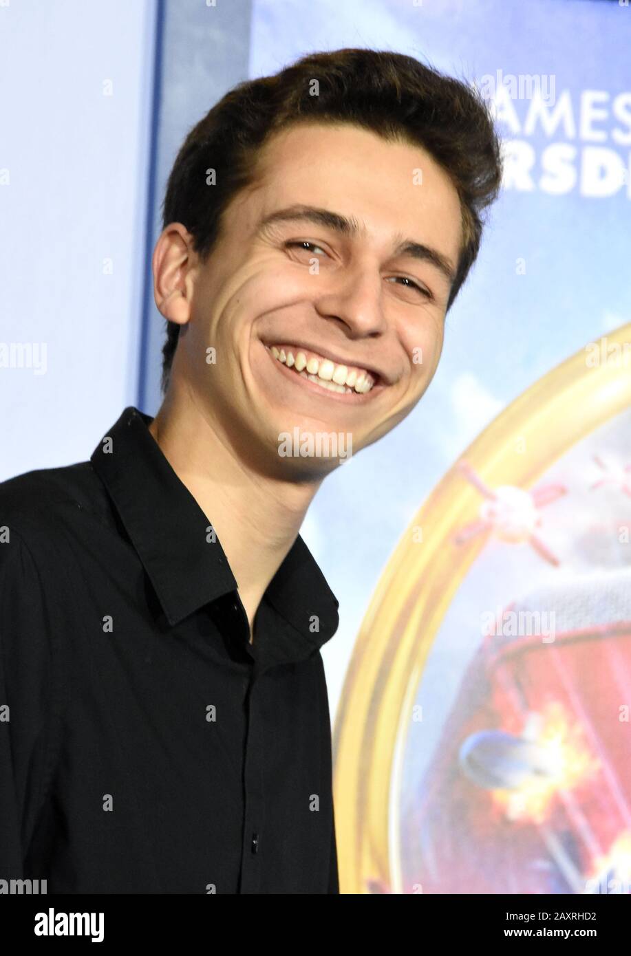 MSYS) Soneb the Hedgehog by BigPandaSebArts -- Fur Affinity [dot] net, image size:917x1390