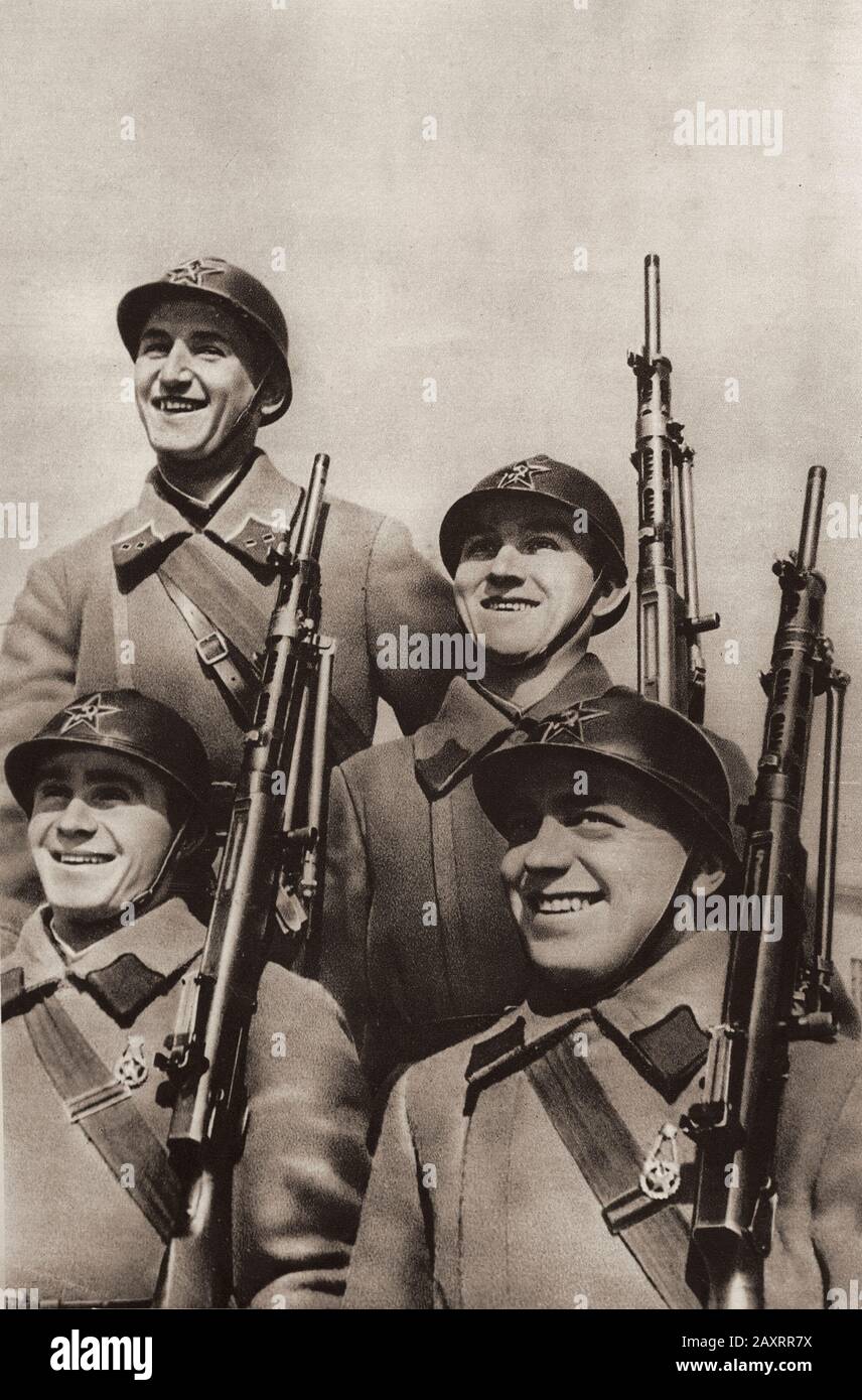 Red Army. From soviet propaganda book of 1937. Machine gunners of Soviet Army Stock Photo