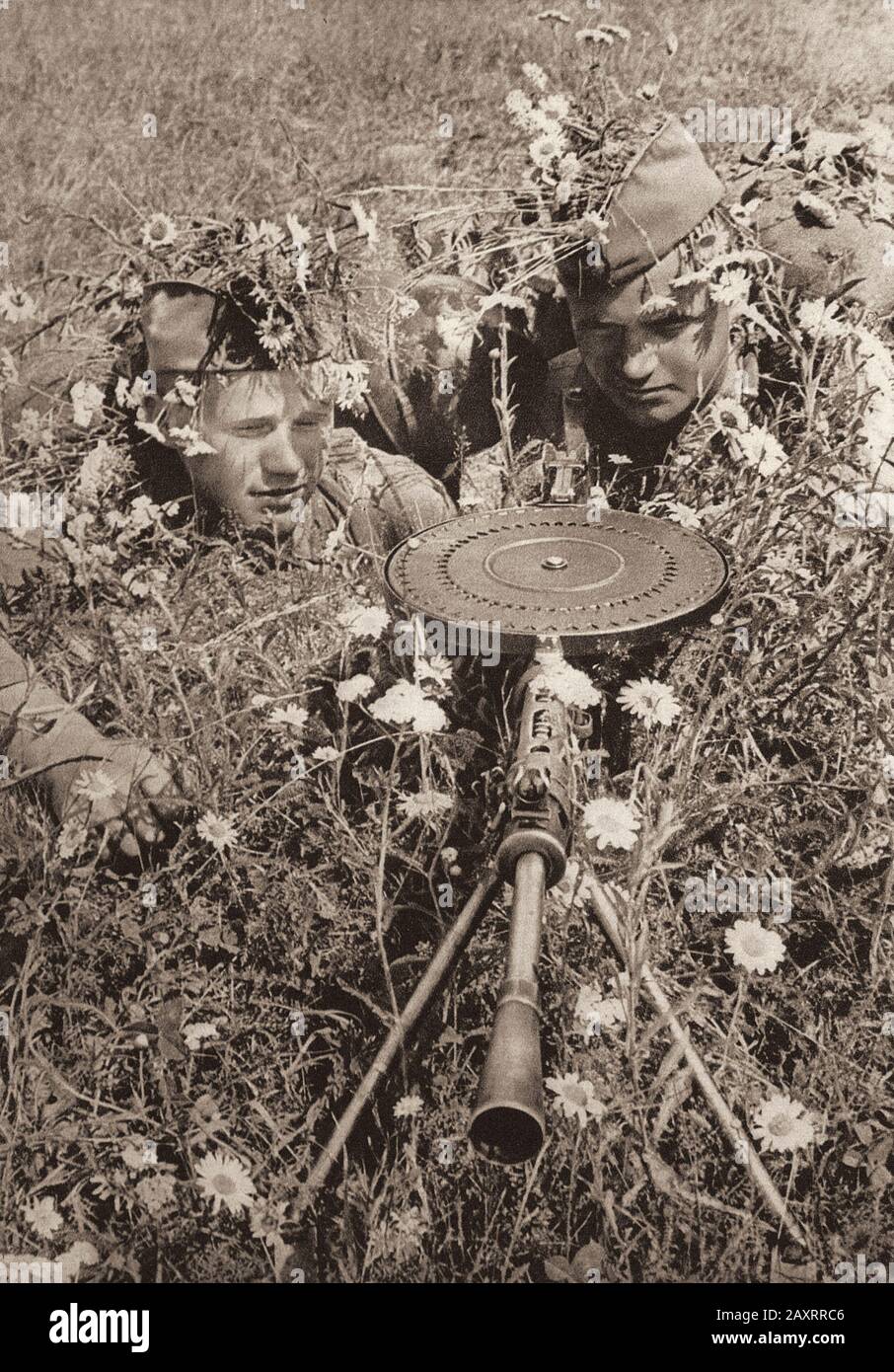 Red Army. From soviet propaganda book of 1937. Machine gunners of Soviet Army. Degtyaryov machine gun (DP-28) Stock Photo