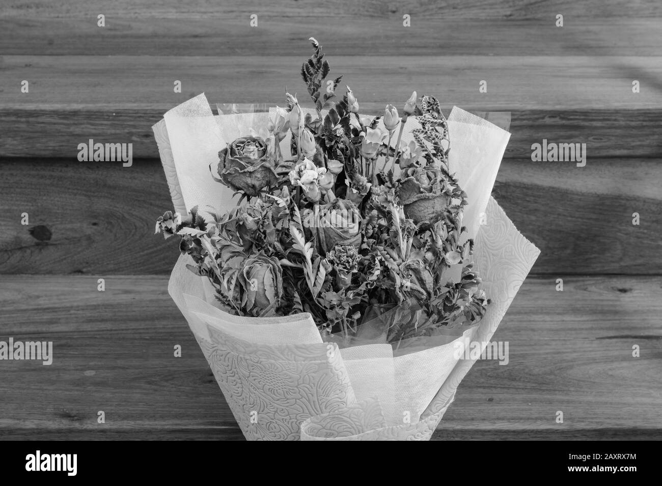 Old fashioned roses vase Black and White Stock Photos & Images - Alamy