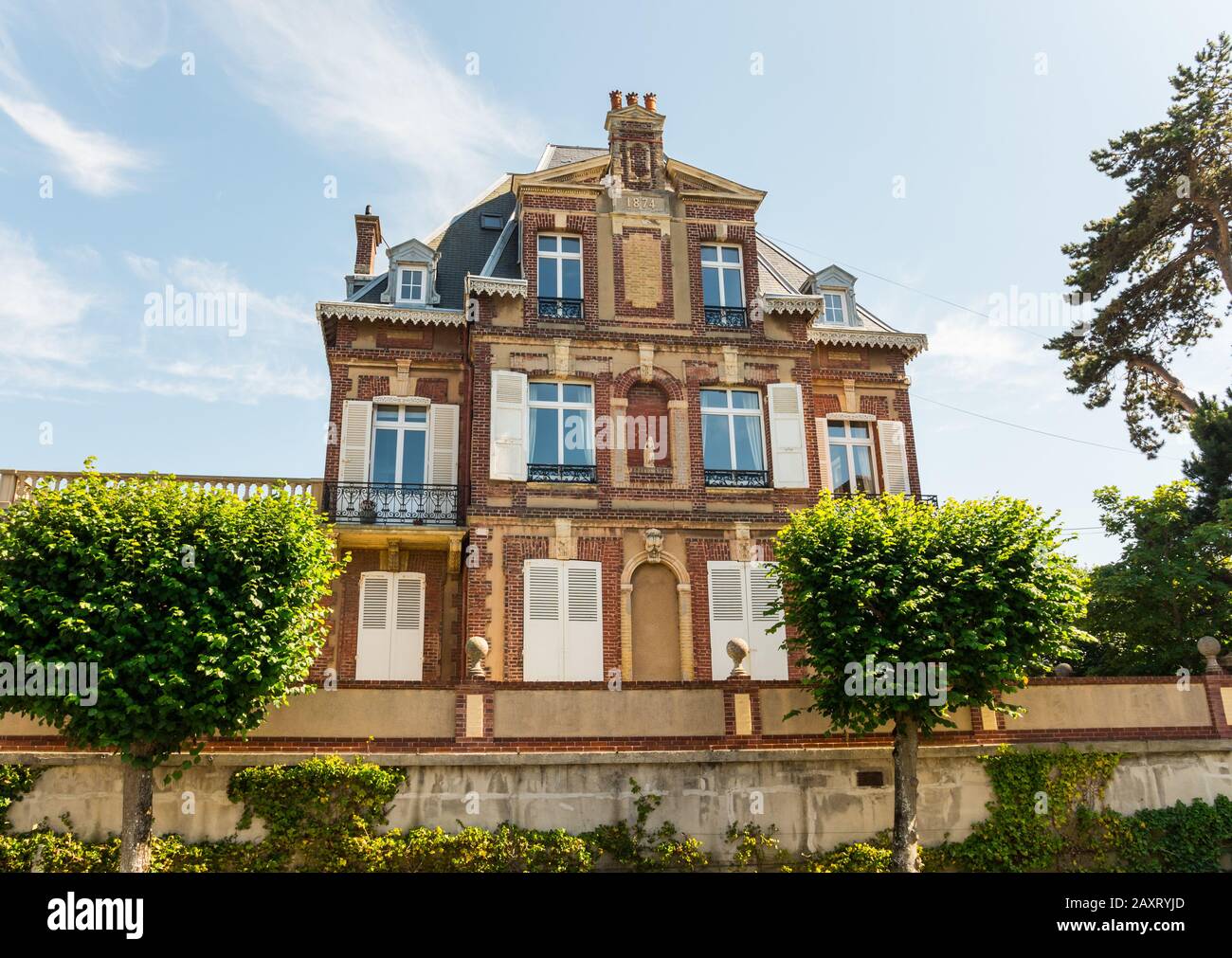 Belle epoque chateau hi-res stock photography and images - Alamy