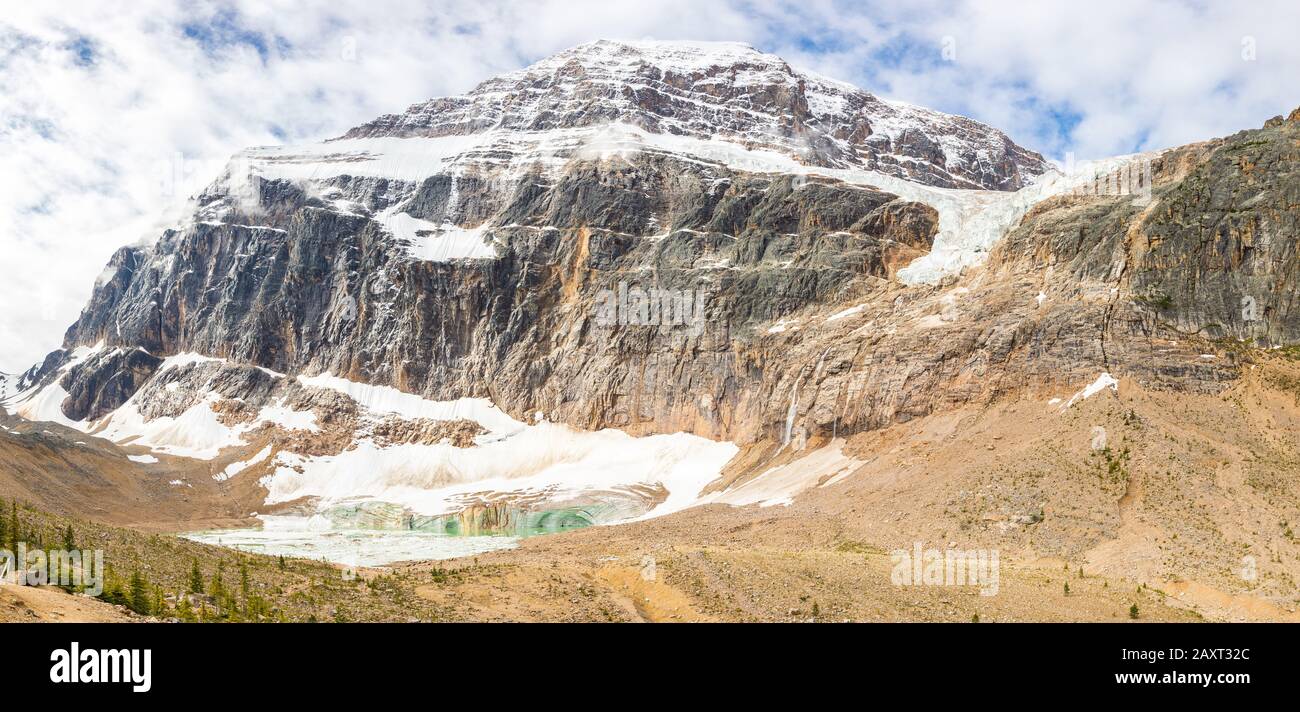 Mountain scenery with glacier and lagoon at Mount Edith Cavell, Jasper National Park, Canada Stock Photo