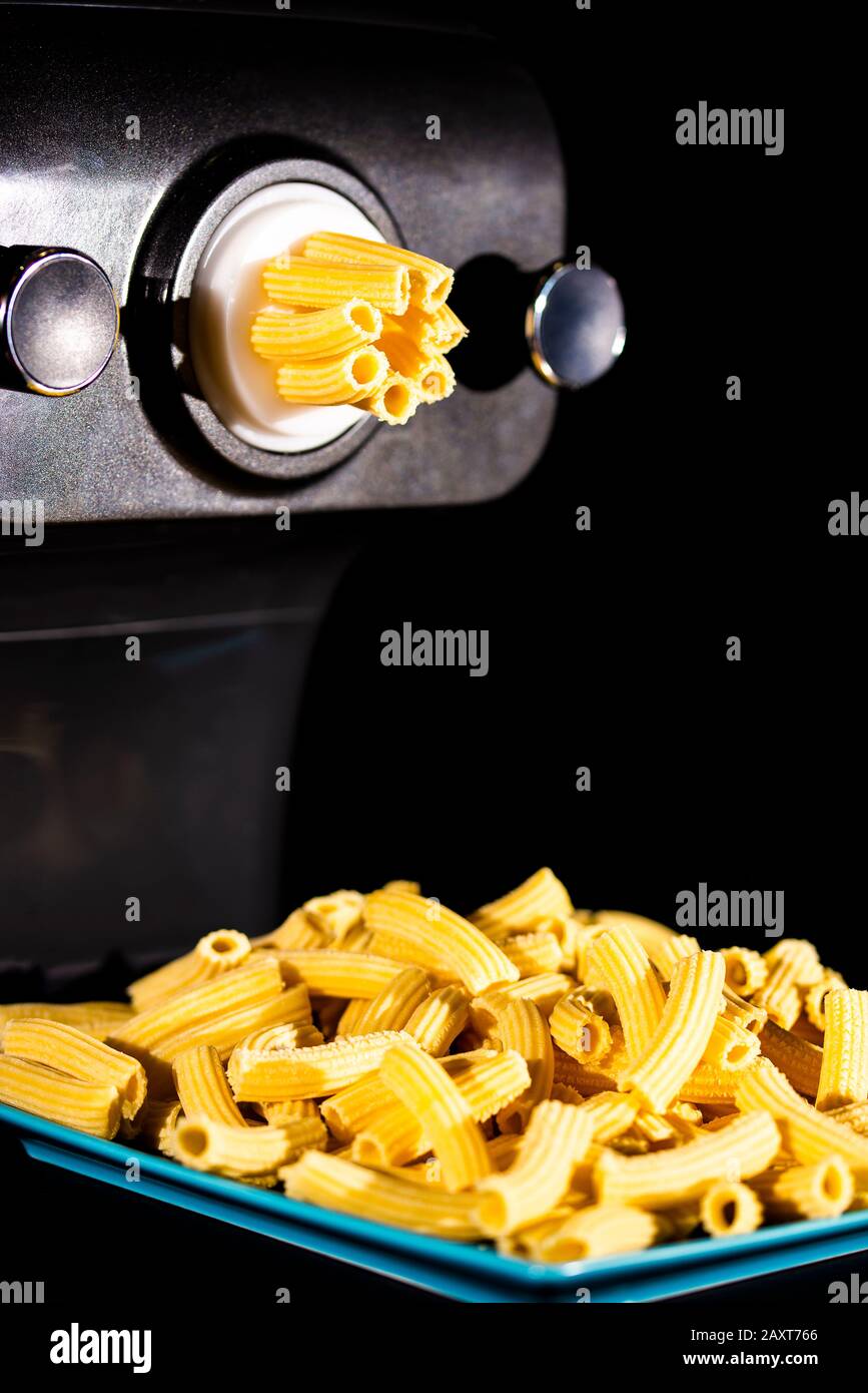 https://c8.alamy.com/comp/2AXT766/home-made-rigatoni-pasta-by-pasta-maker-2AXT766.jpg
