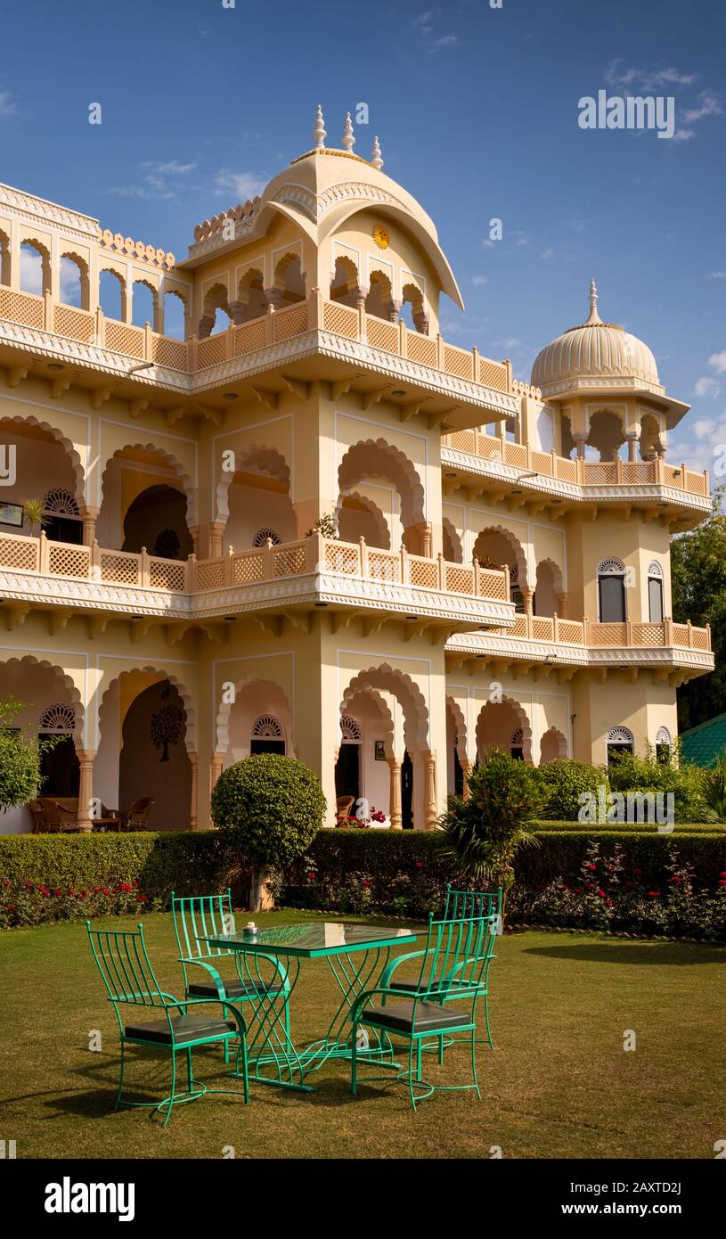 India, Rajasthan, Ranthambhore, Khilchipur, Ranthambhore Heritage Haveli, hotel built in traditional style Stock Photo