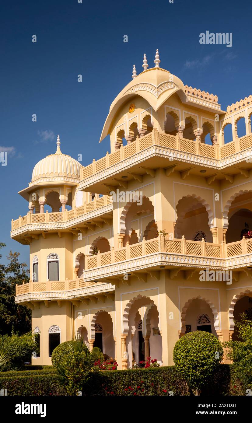 India, Rajasthan, Ranthambhore, Khilchipur, Ranthambhore Heritage Haveli, hotel built in traditional style, façade detail Stock Photo