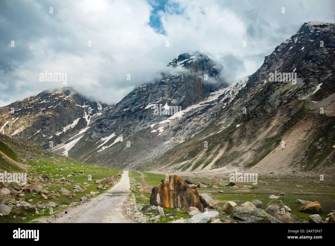 High altitude mountain valley hi res stock photography and images Alamy