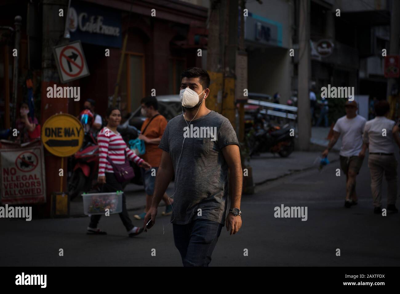 Manila, Philippines. 12th Feb, 2020. A man wears a face mask as a precaution to the outbreak of the coronavirus. Filipinos remain anxious over a new coronavirus known as Covid-19 which originated in Wuhan, China in December 2019. The Philippines' Department of Health announced the country's first death due to the virus on 2 February - the first reported death outside of China. The number of 2019-nCoV cases worldwide has already surpassed that of the 2003 Sars epidemic, with the death toll now over 1300. Credit: SOPA Images Limited/Alamy Live News Stock Photo