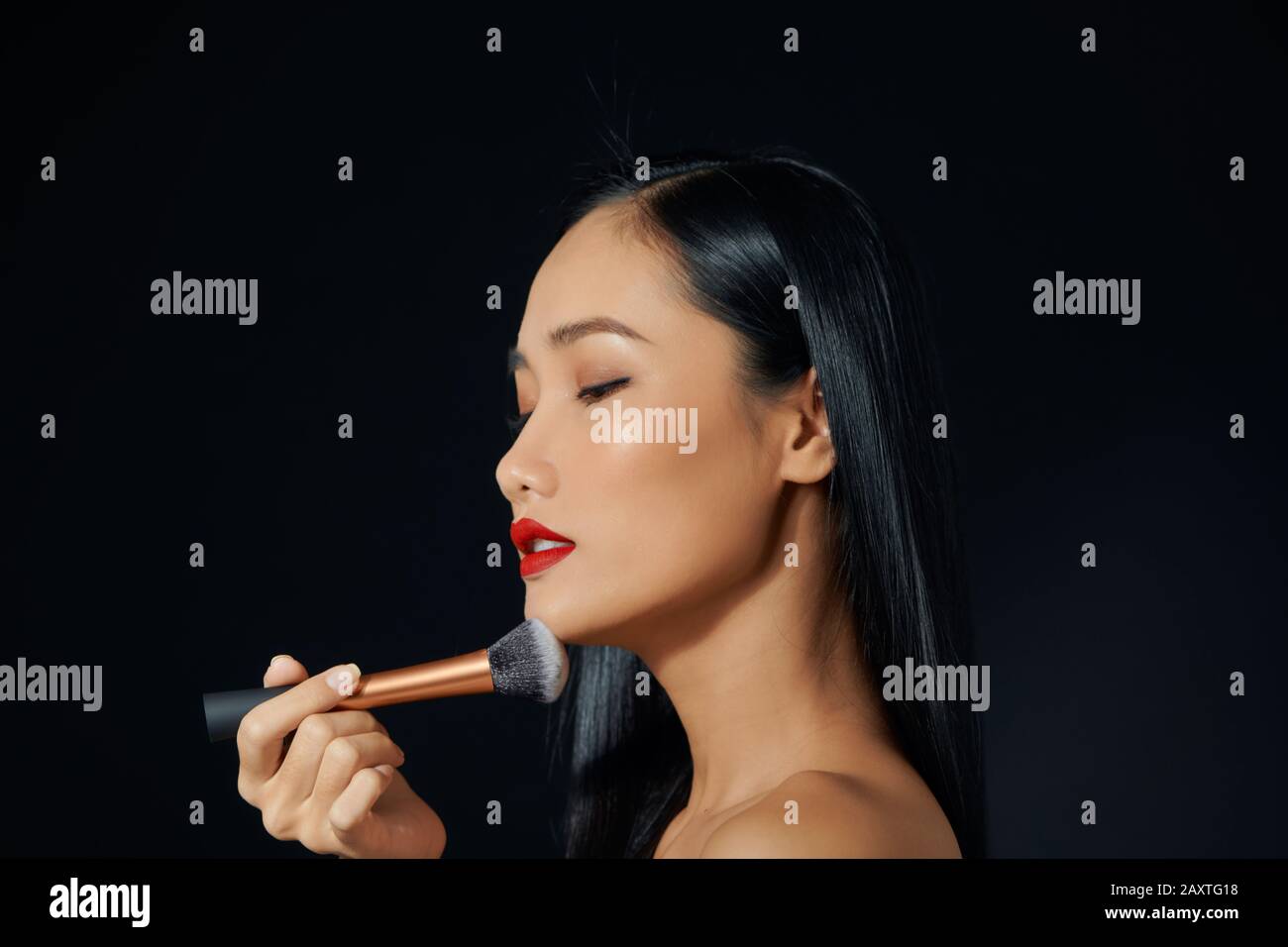 Woman with brush hi-res stock photography and images - Alamy