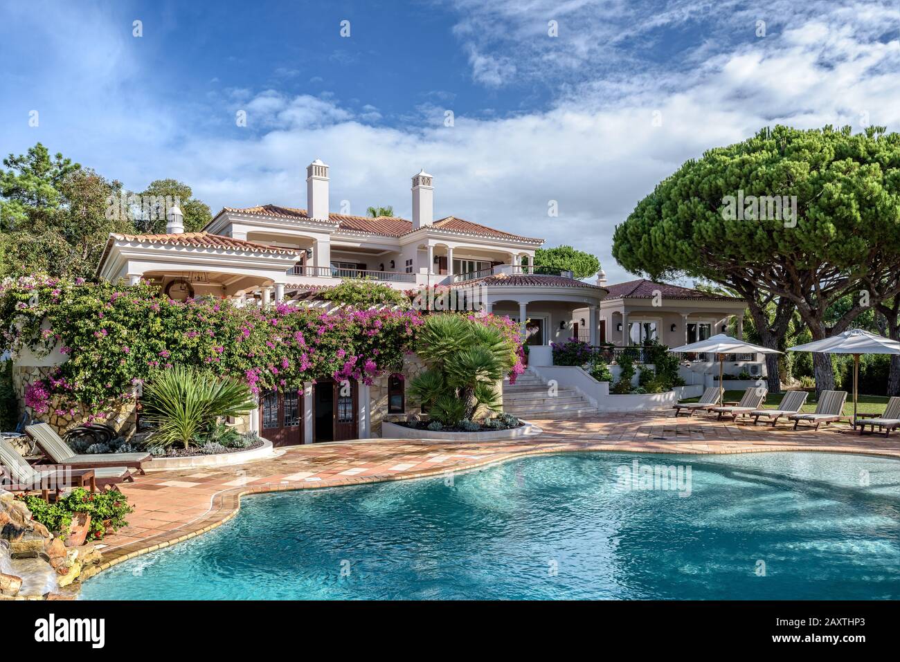 Swimming pool by Mediterranean style house Stock Photo - Alamy