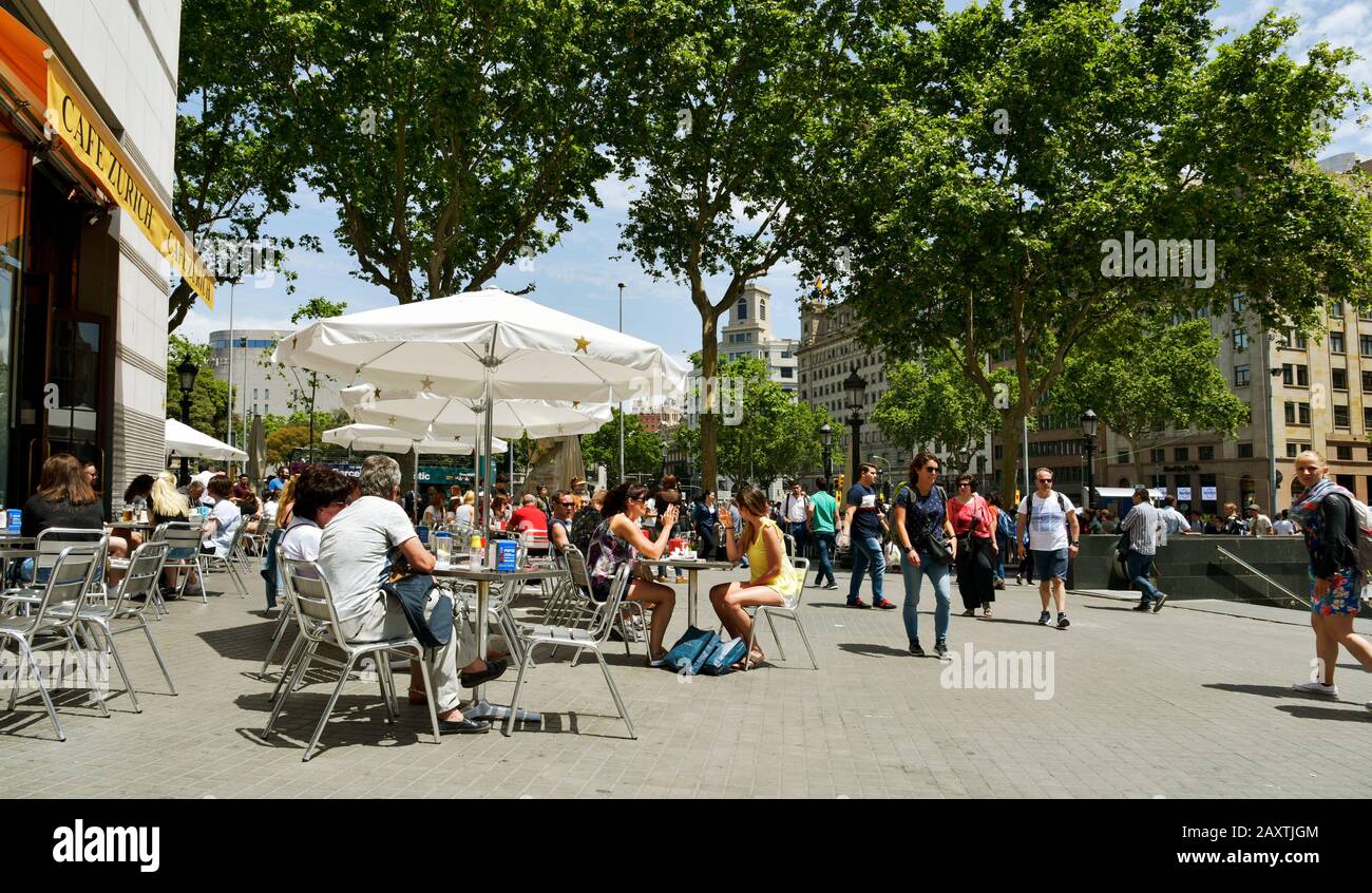 BARCELONA, SPAIN - MAY 22, 2017: Ambiance at the terrace of Cafe Zurich, next to Placa de Catalunya in Barcelona, Spain. This popular cafe, opened in Stock Photo