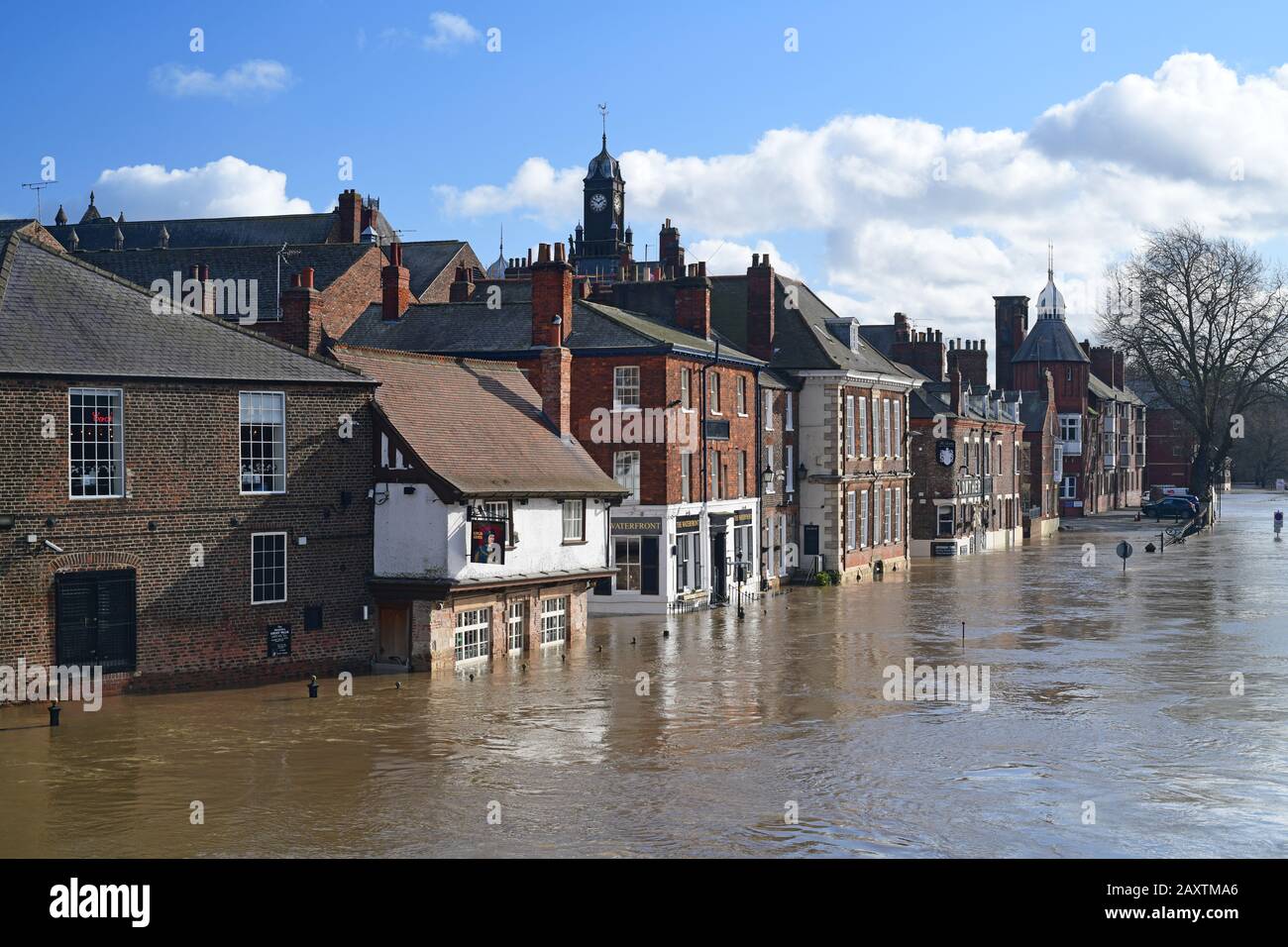 flooded kings arms pub and waterfront after the river ouse burst its banks york yorkshire uk Stock Photo