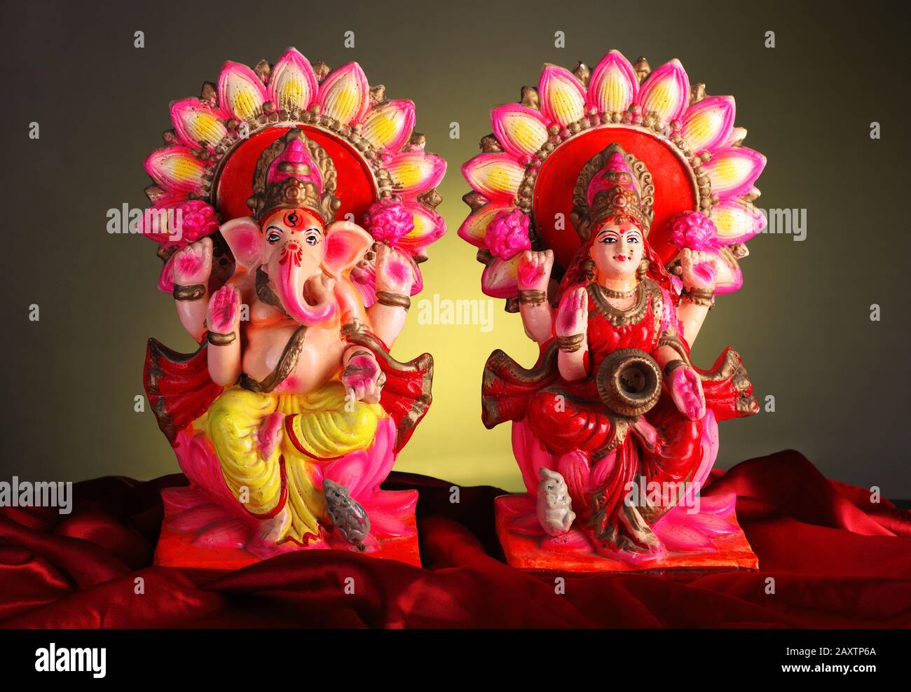 Beautifully Decorated Lord Ganesha and Goddess Laxmi Idols ...
