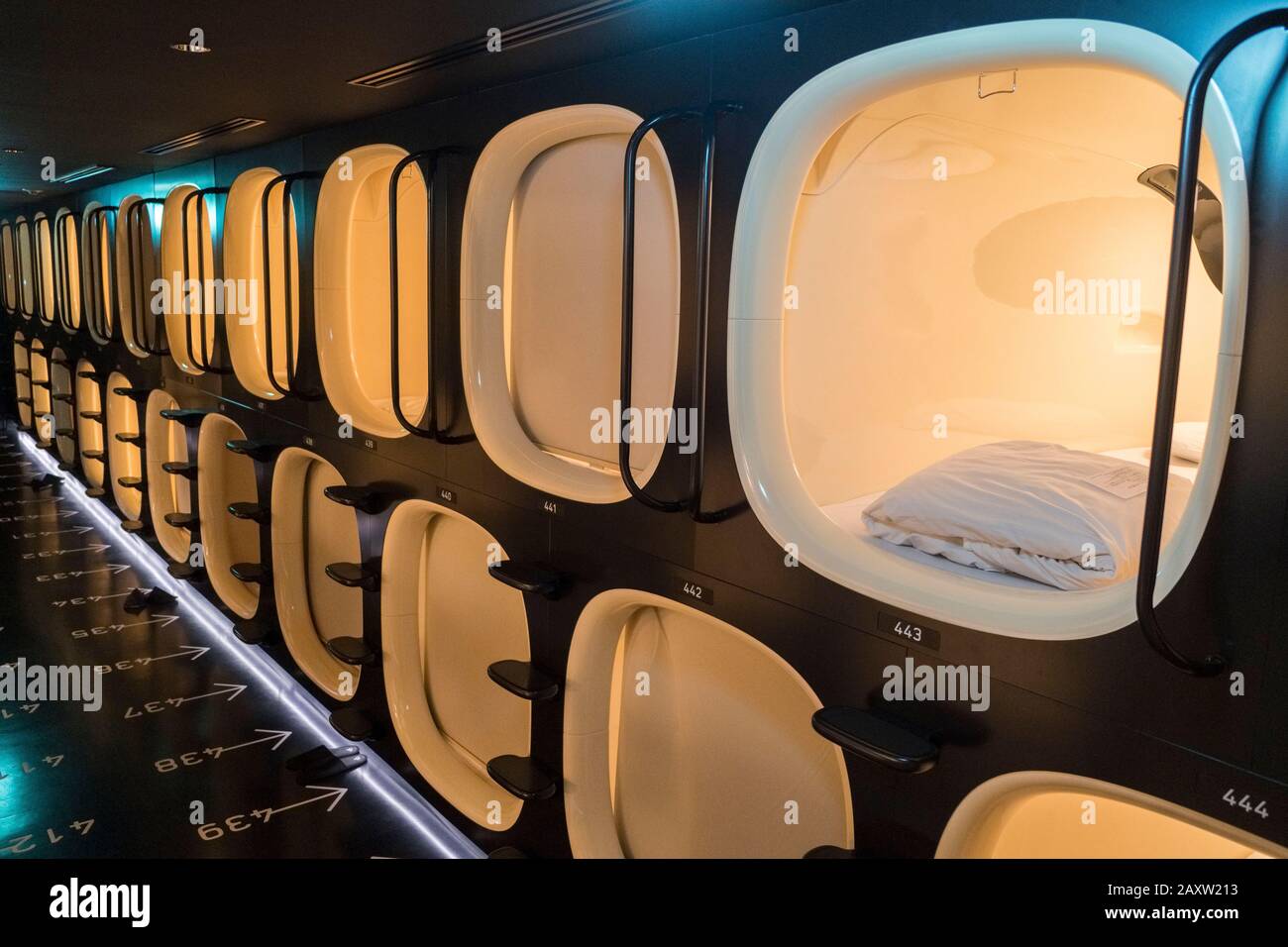 Japan, Tokyo: Nine Hours Shinjuku North capsule hotel, Shin Okubo. Basic sleeping accommodation in confined spaces in shared dormitories, one-night st Stock Photo