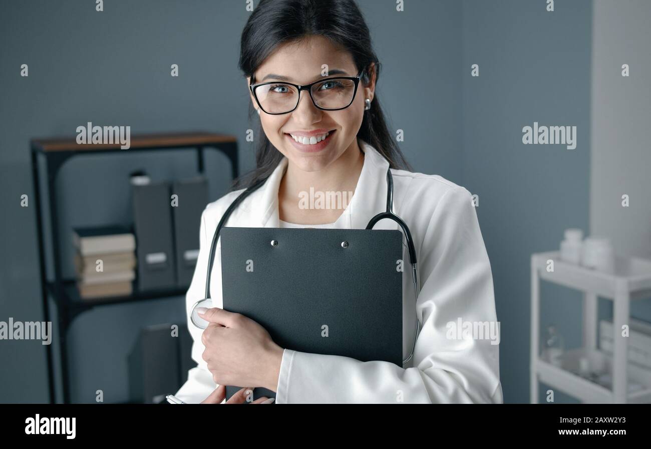 Female doctor portrait holding hi-res stock photography and images - Alamy