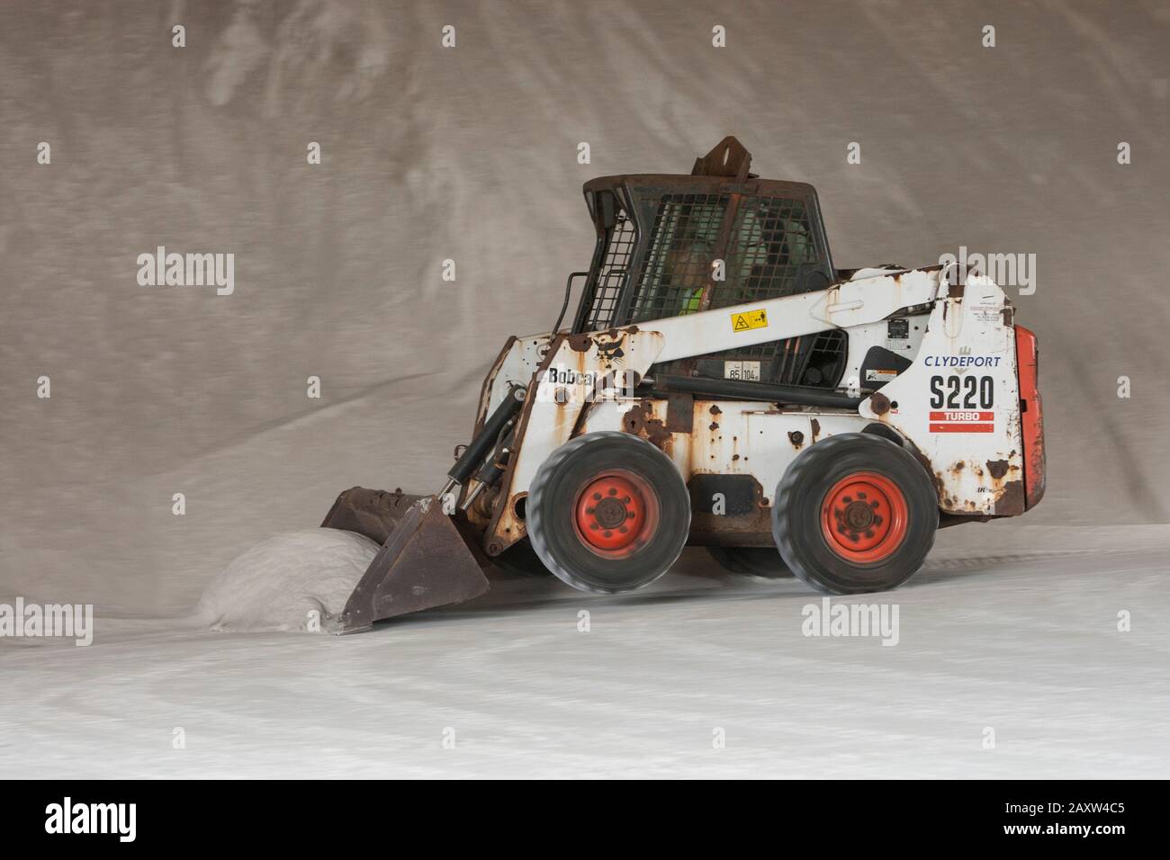 Bob cat small digger moving dry goods Stock Photo