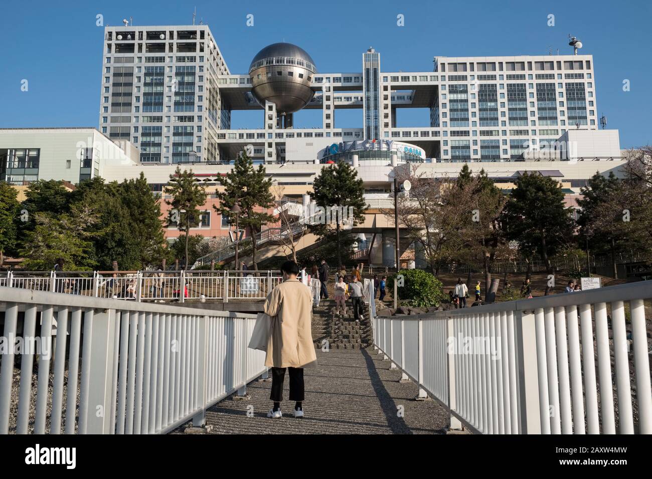 Japan, Tokyo building housing the headquarters of Fuji TV Obaida