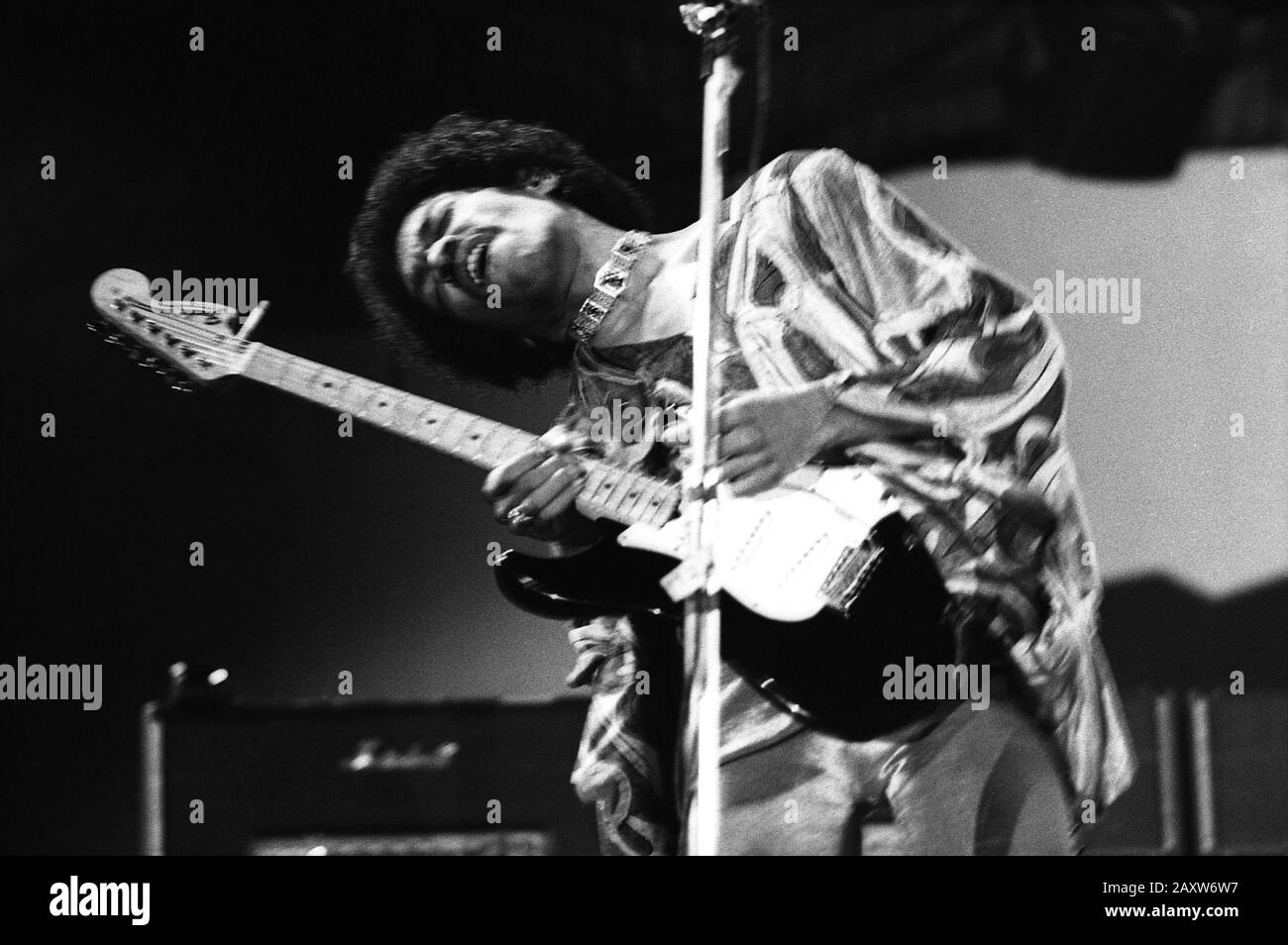 jimi-hendrix-at-the-famous-isle-of-wight-festival-in-1970-it-is
