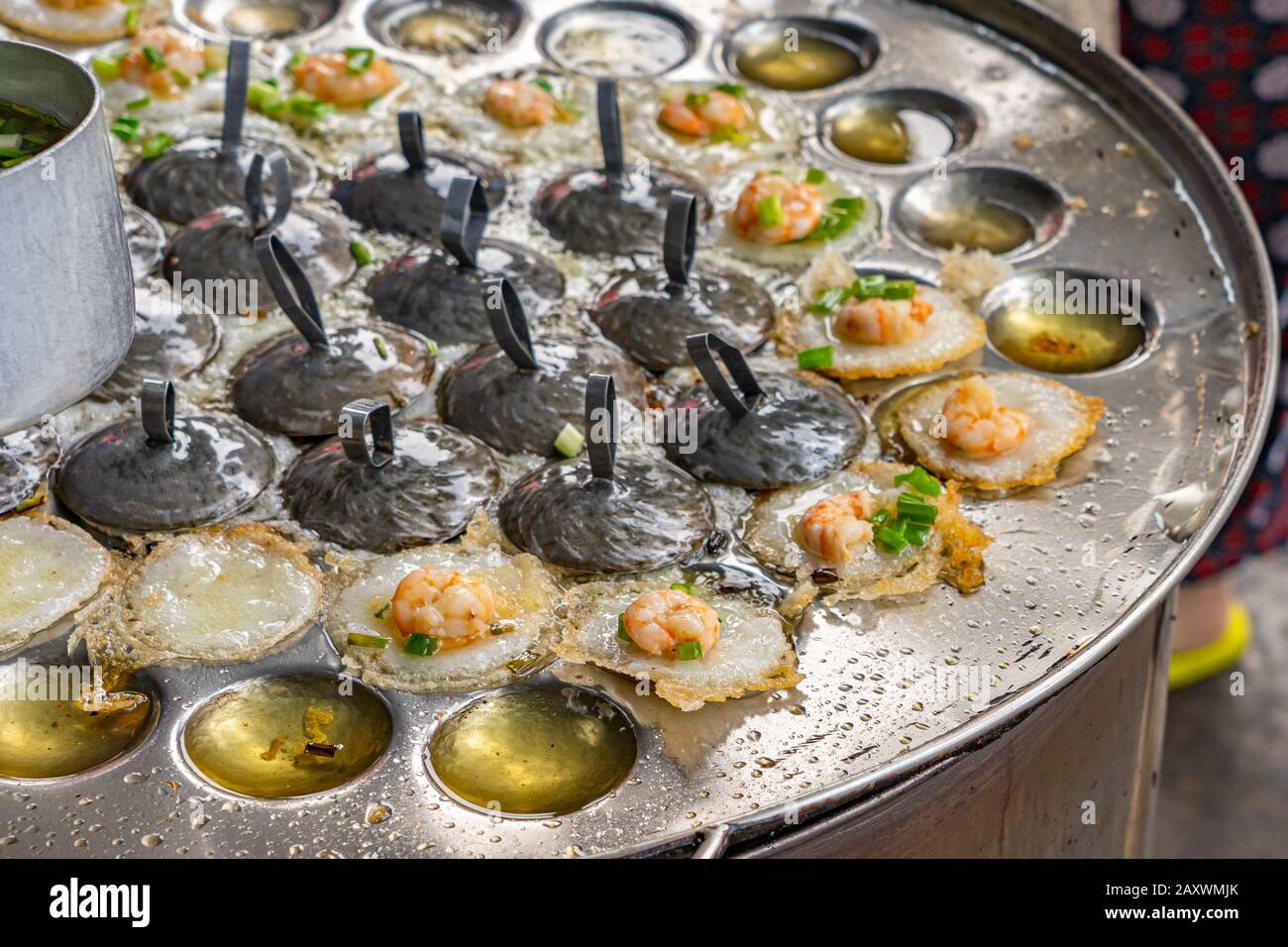 Tasty sizzling Vietnamese tiny shrimp pancake Banh Khot Stock Photo