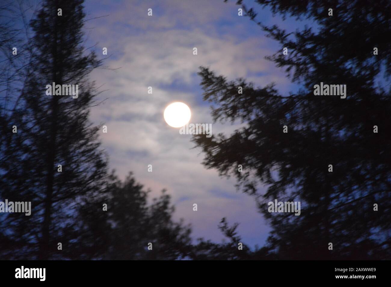 Full moon in northern ontario hires stock photography and images Alamy