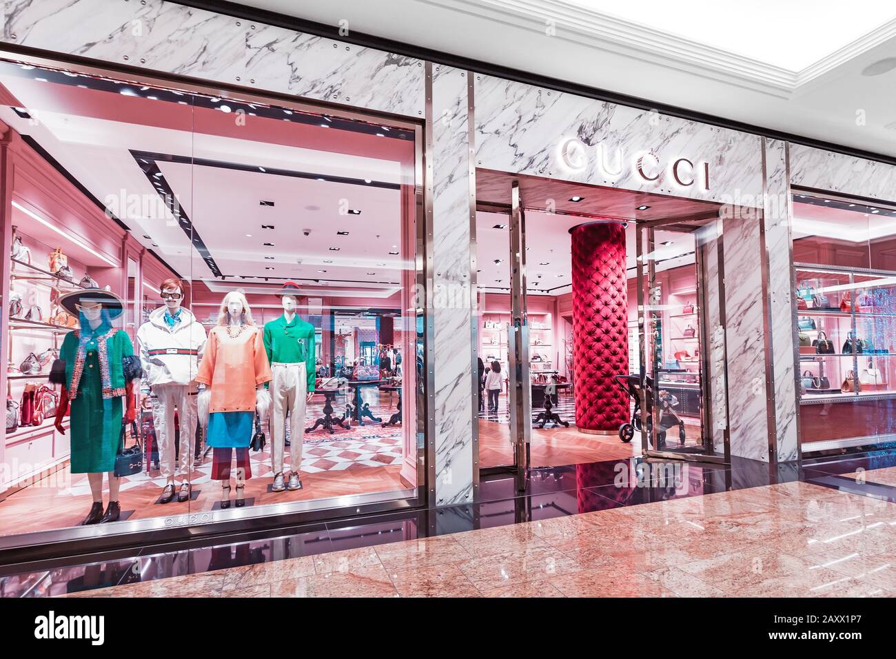 27 November 2019, UAE, Dubai: Gucci luxury fashion store showcase in  Emirates Mall Stock Photo - Alamy
