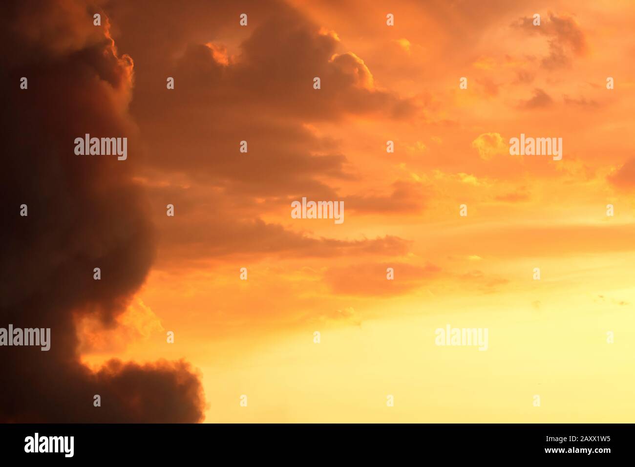 Red sunset due climate hi-res stock photography and images - Alamy