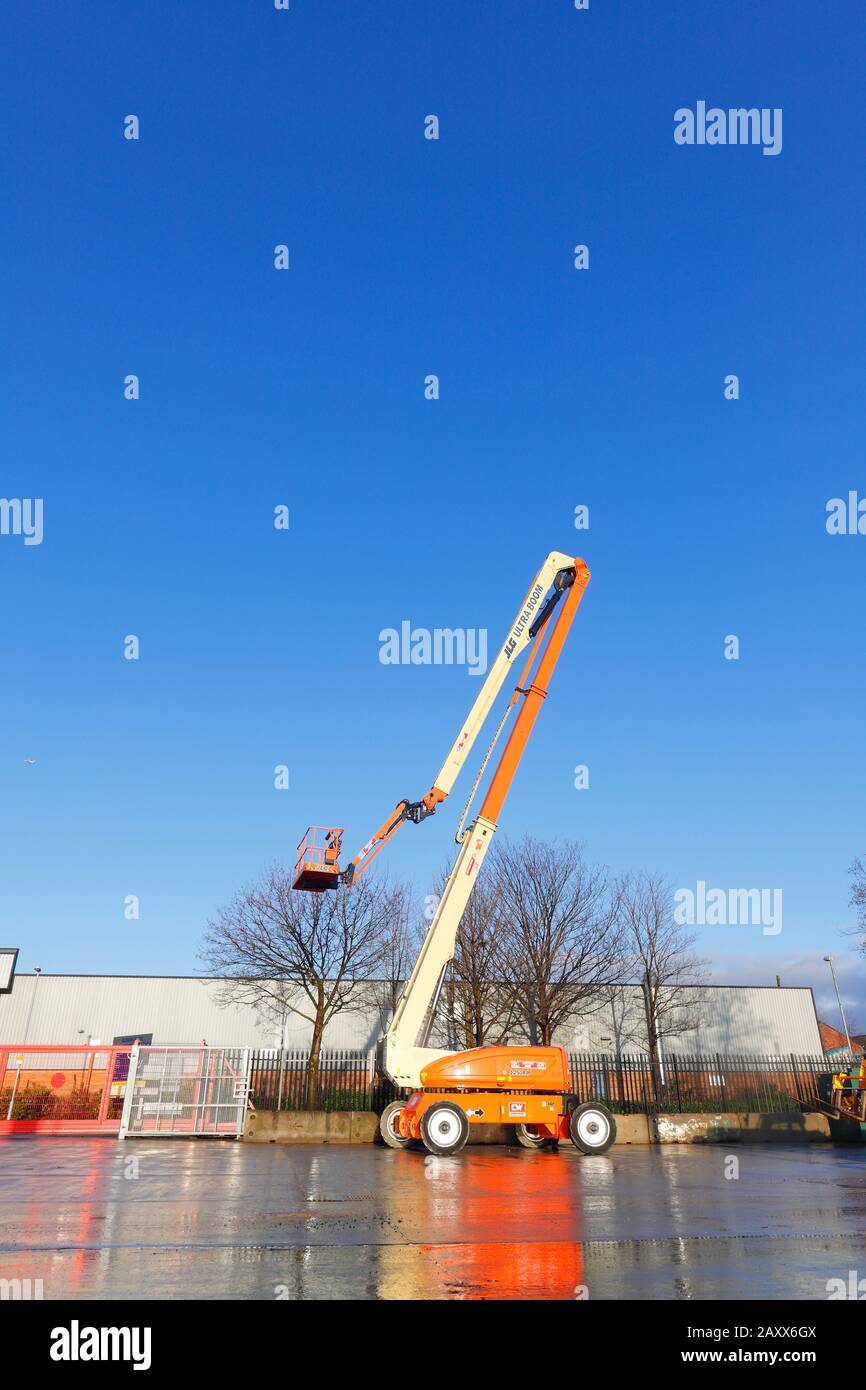 Telescopic boom lift hires stock photography and images Alamy