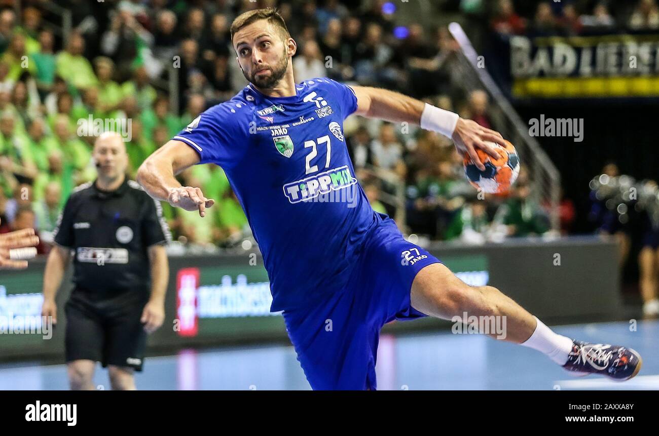 Berlin, Germany. 13th 2020. Handball: EHF Cup, Füchse Berlin - Tatabanya KC, main round, Group D, 2nd matchday, Max-Schmeling-Halle. Gabor Ancsin from Grundfos Tatabanya throws the ball on goal. Credit: Andreas