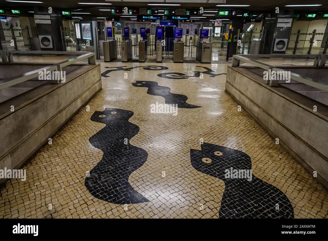 Metro lisboa inside interior hi-res stock photography and images - Alamy