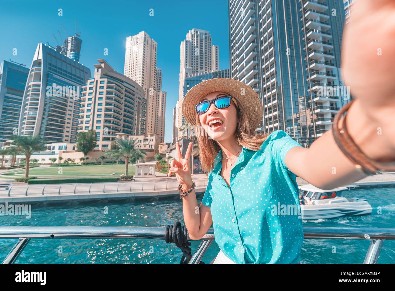 Indonesian girl selfie hi-res stock photography and images - Alamy