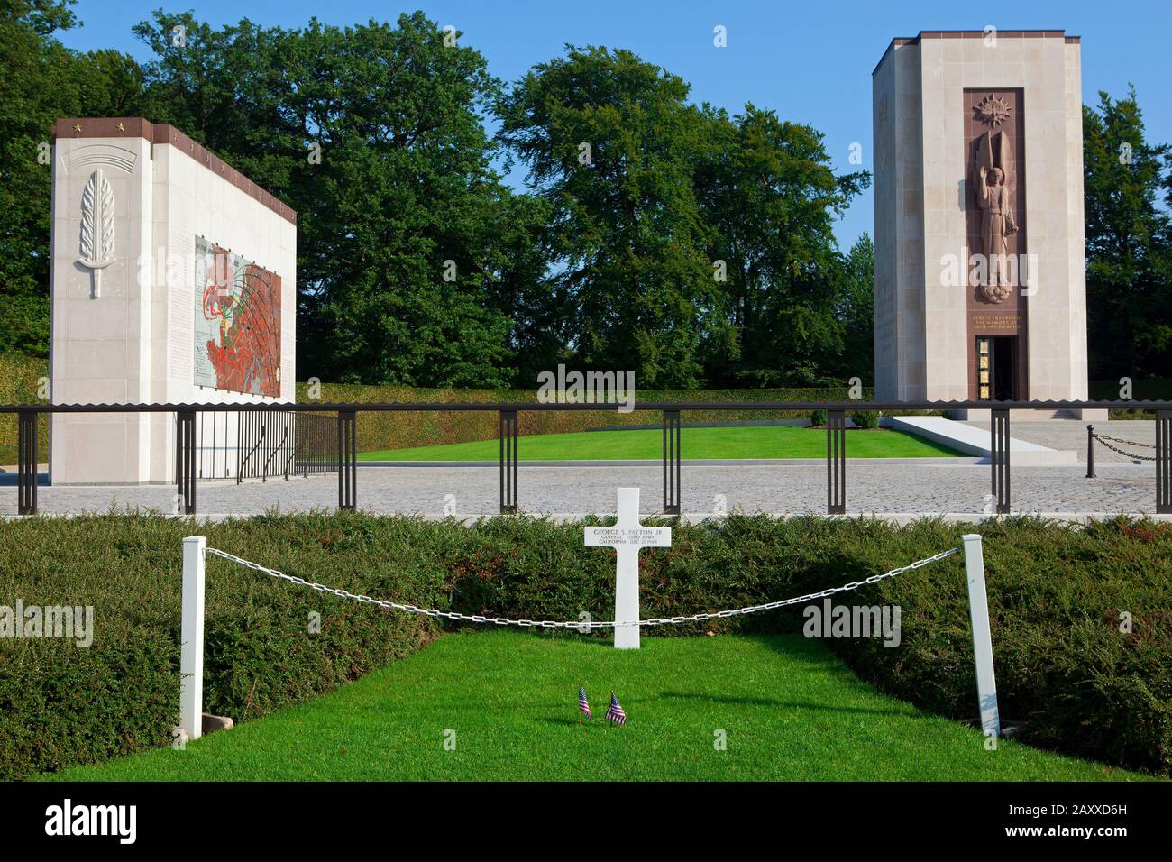 Grave of US General George Smith Patton Jr. (1885-1945) at the Luxembourg American Cemetery and Memorial in Luxembourg, Luxembourg Stock Photo