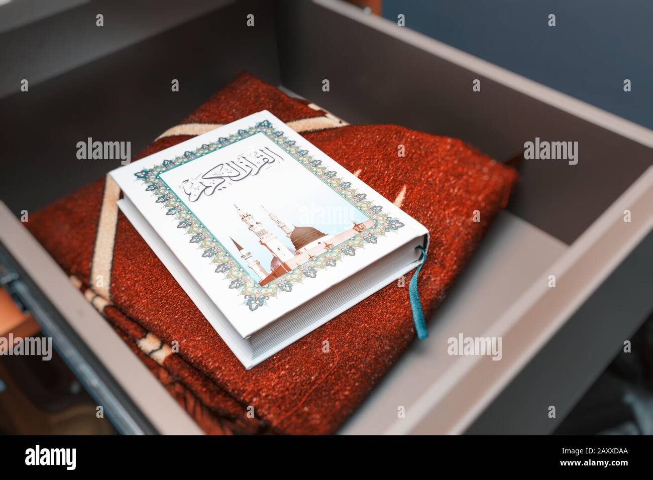 Muslim prayer mat hires stock photography and images Alamy