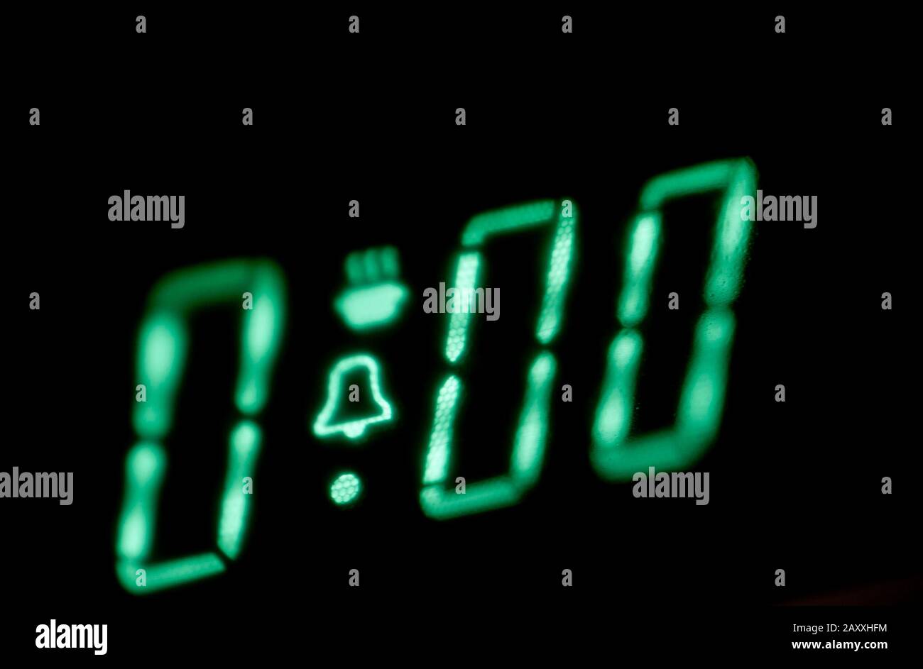 https://c8.alamy.com/comp/2AXXHFM/illuminated-digital-oven-timer-showing-zero-cooking-time-remaining-for-the-contents-of-the-oven-2AXXHFM.jpg